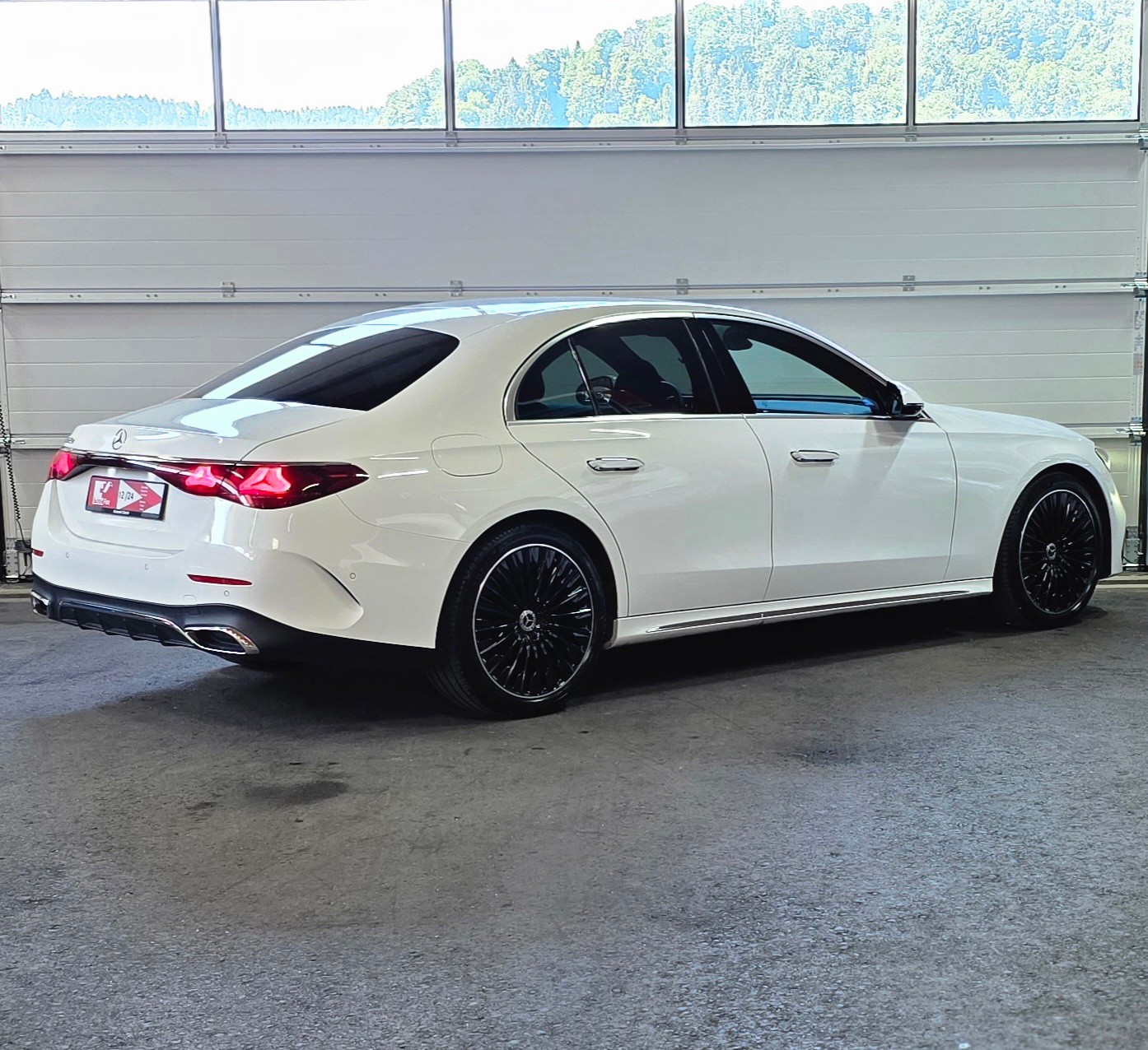 MERCEDES-BENZ E 220 d AMG Line 9G-Tronic *Werksgarantie**ACC*Laneassist*Ambientebeleuchtung*Sitzheizung*-image-4