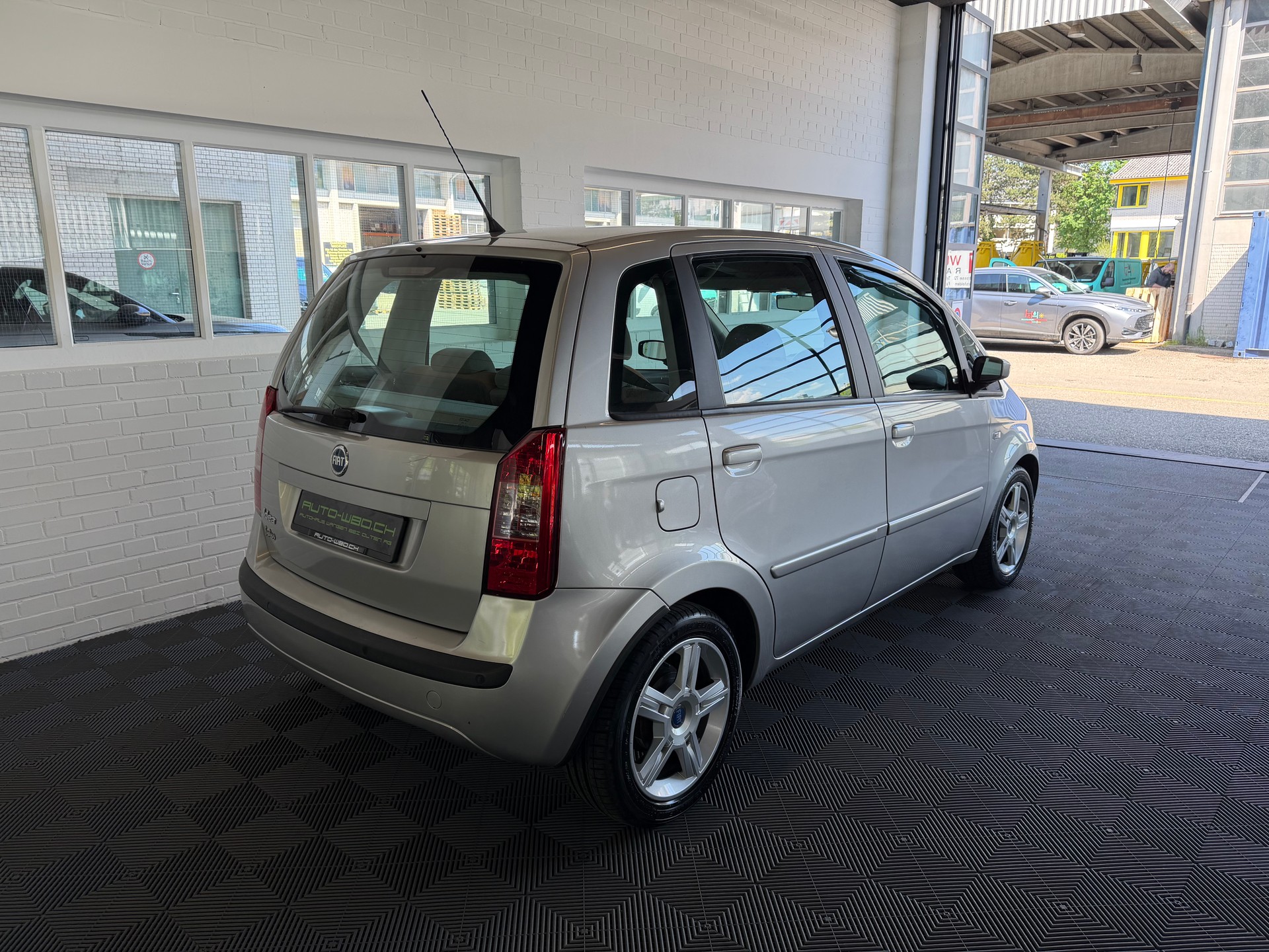 FIAT Idea 1.4 16V Swiss-showroom-element-2
