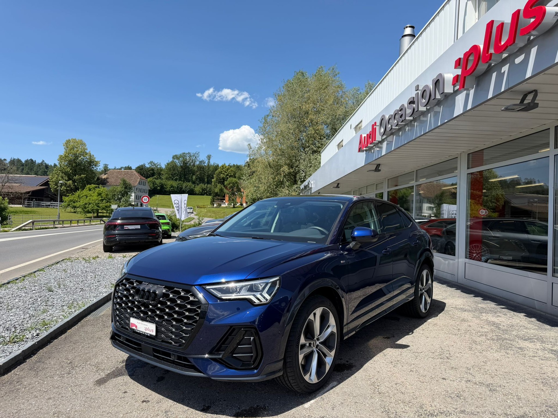 AUDI Q3 Sportback 45 TFSI S line quattro S-tronic-image-6