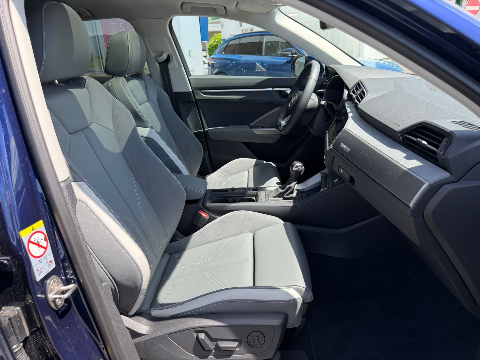 AUDI Q3 Sportback 45 TFSI S line quattro S-tronic-image-12