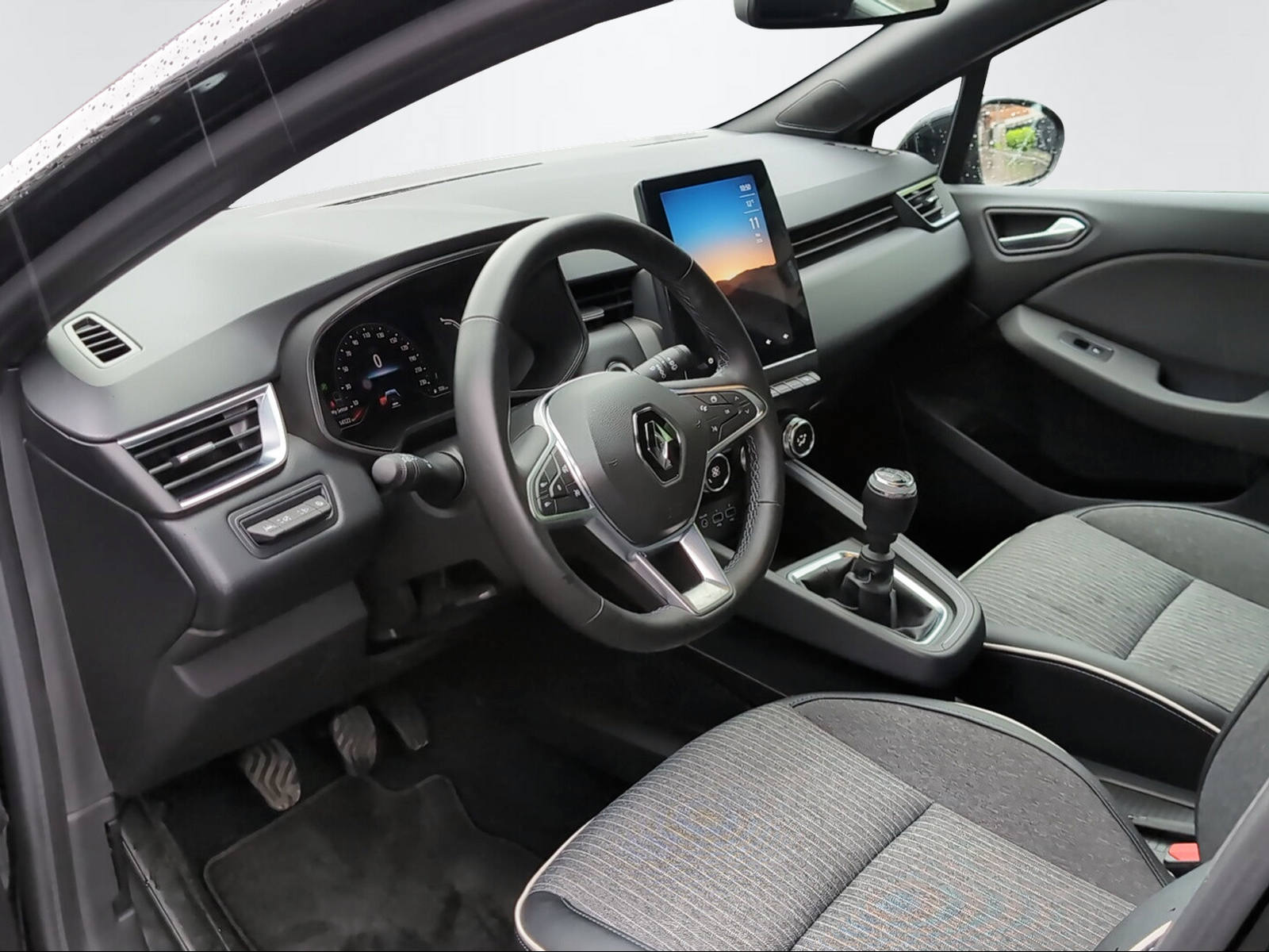 RENAULT Clio 1.3 TCe Intens-image-5