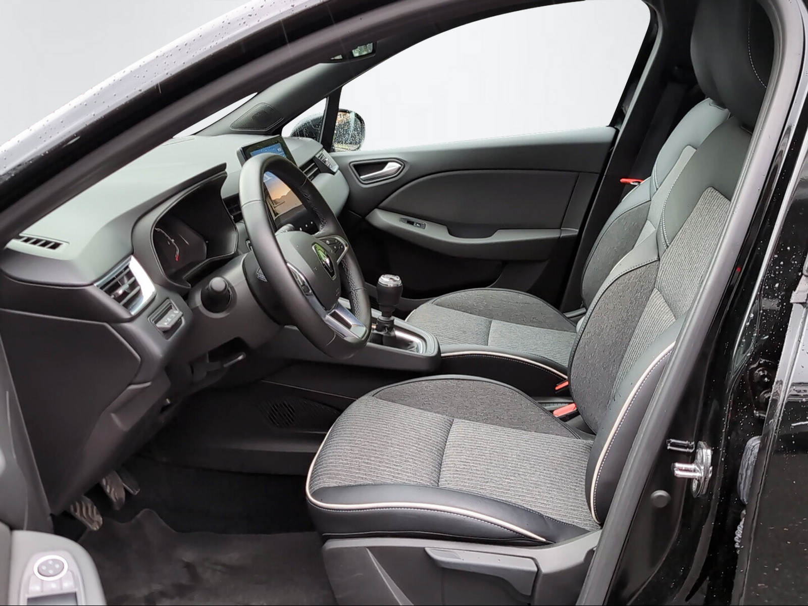 RENAULT Clio 1.3 TCe Intens-image-10