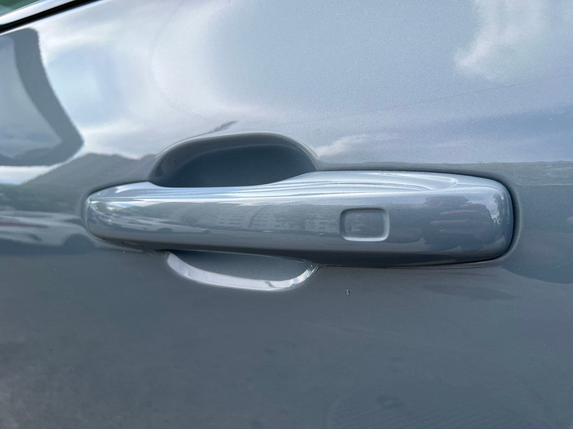 VOLVO XC60 2.0 B5 MH R-Design AWD-image-18