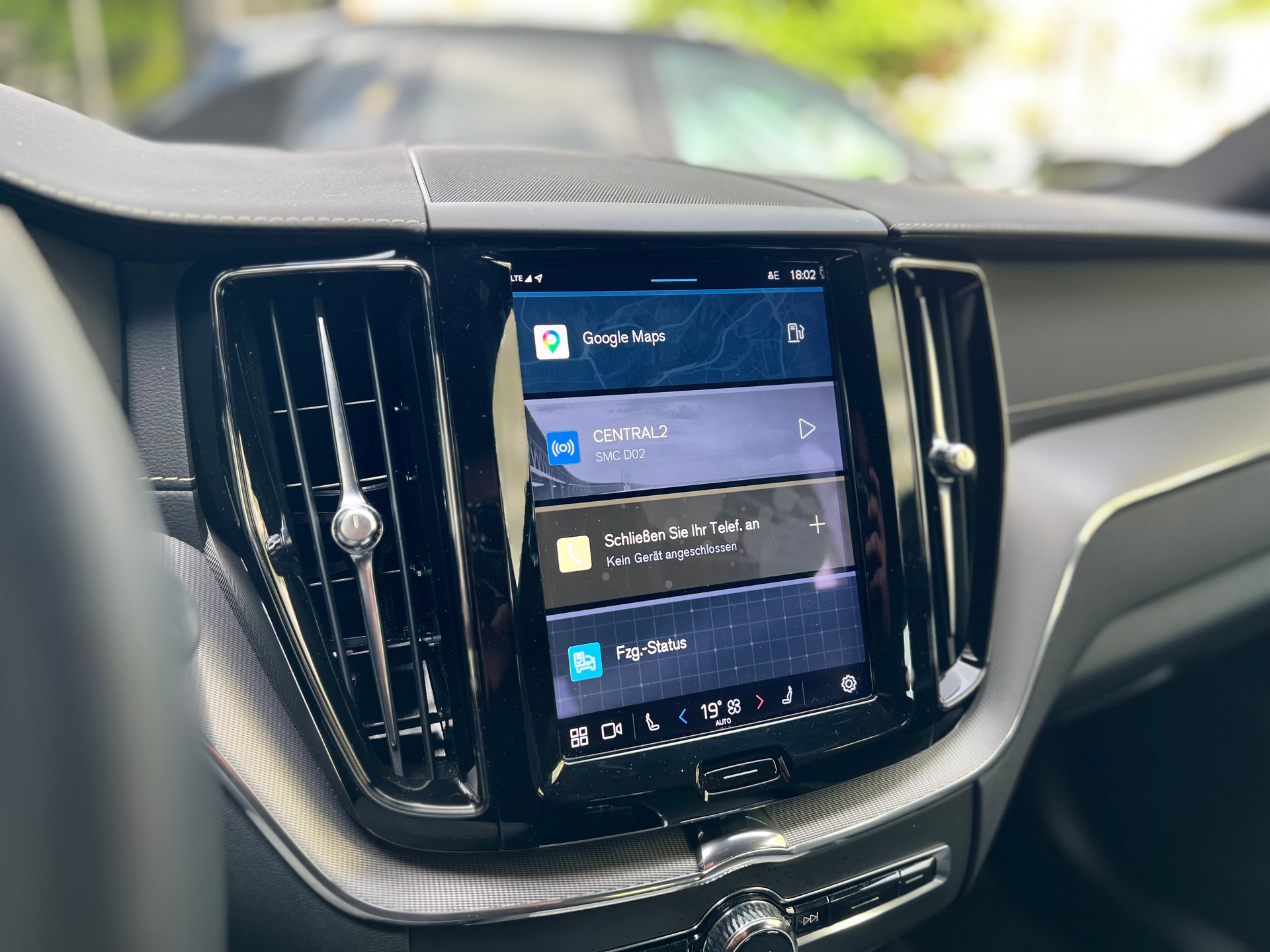 VOLVO XC60 2.0 B5 MH R-Design AWD-image-15