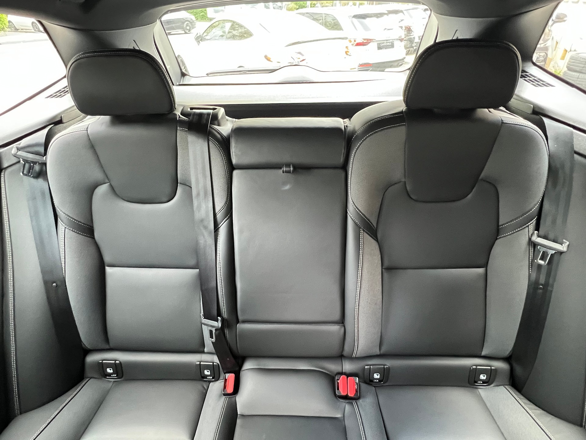 VOLVO XC60 2.0 B5 MH R-Design AWD-image-9