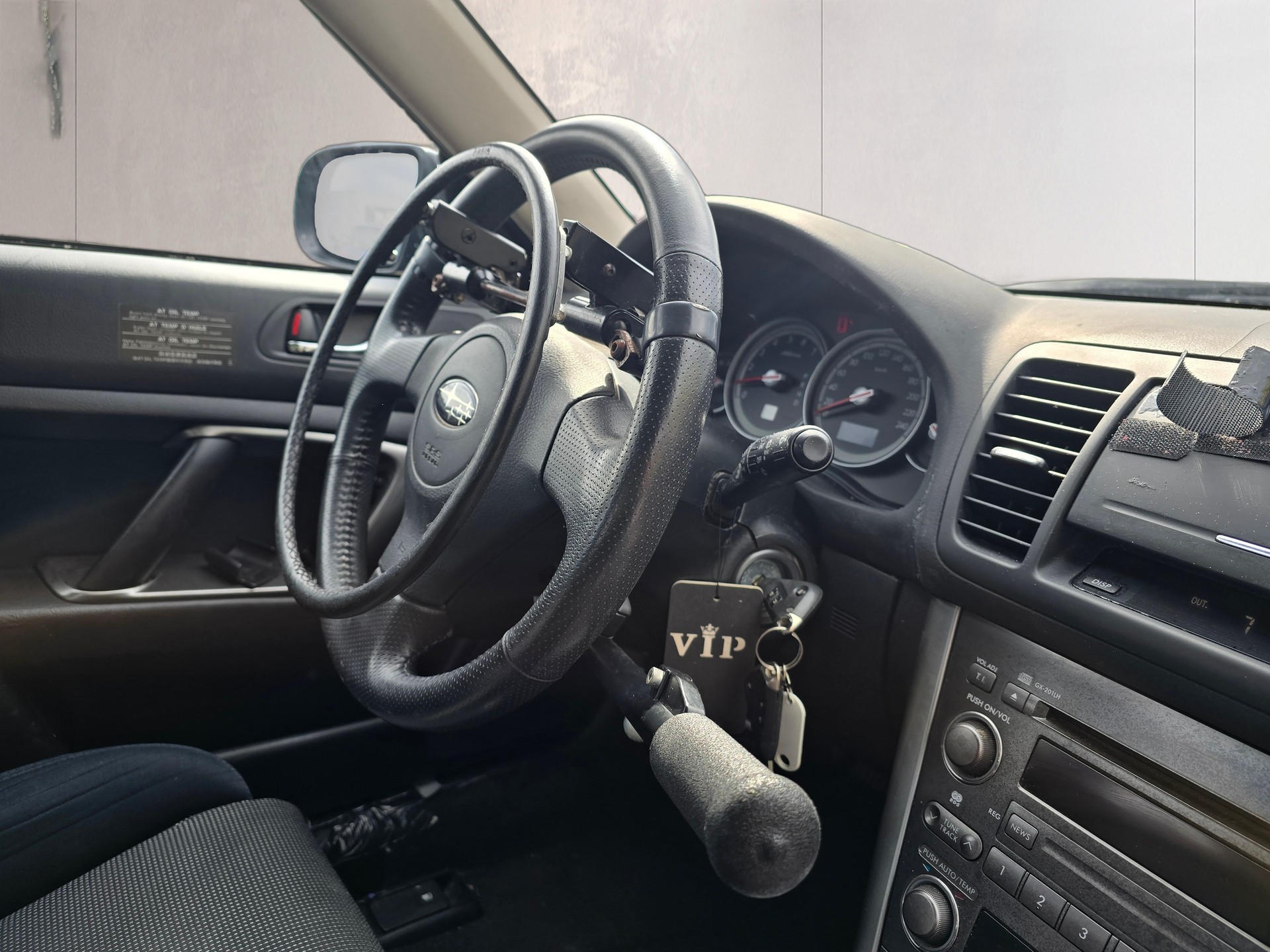 SUBARU Legacy 2.0R AWD Swiss-image-11