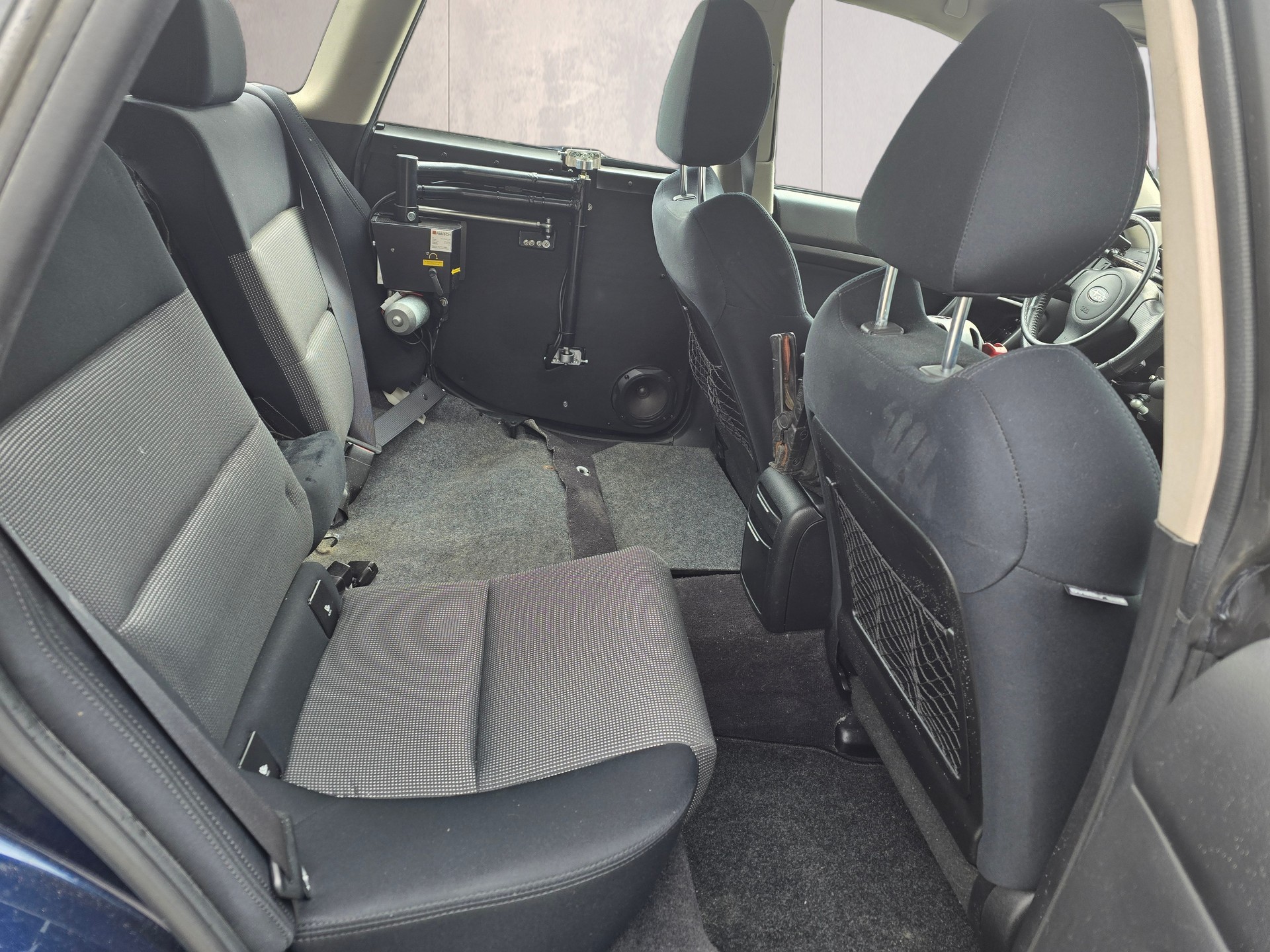 SUBARU Legacy 2.0R AWD Swiss-image-22