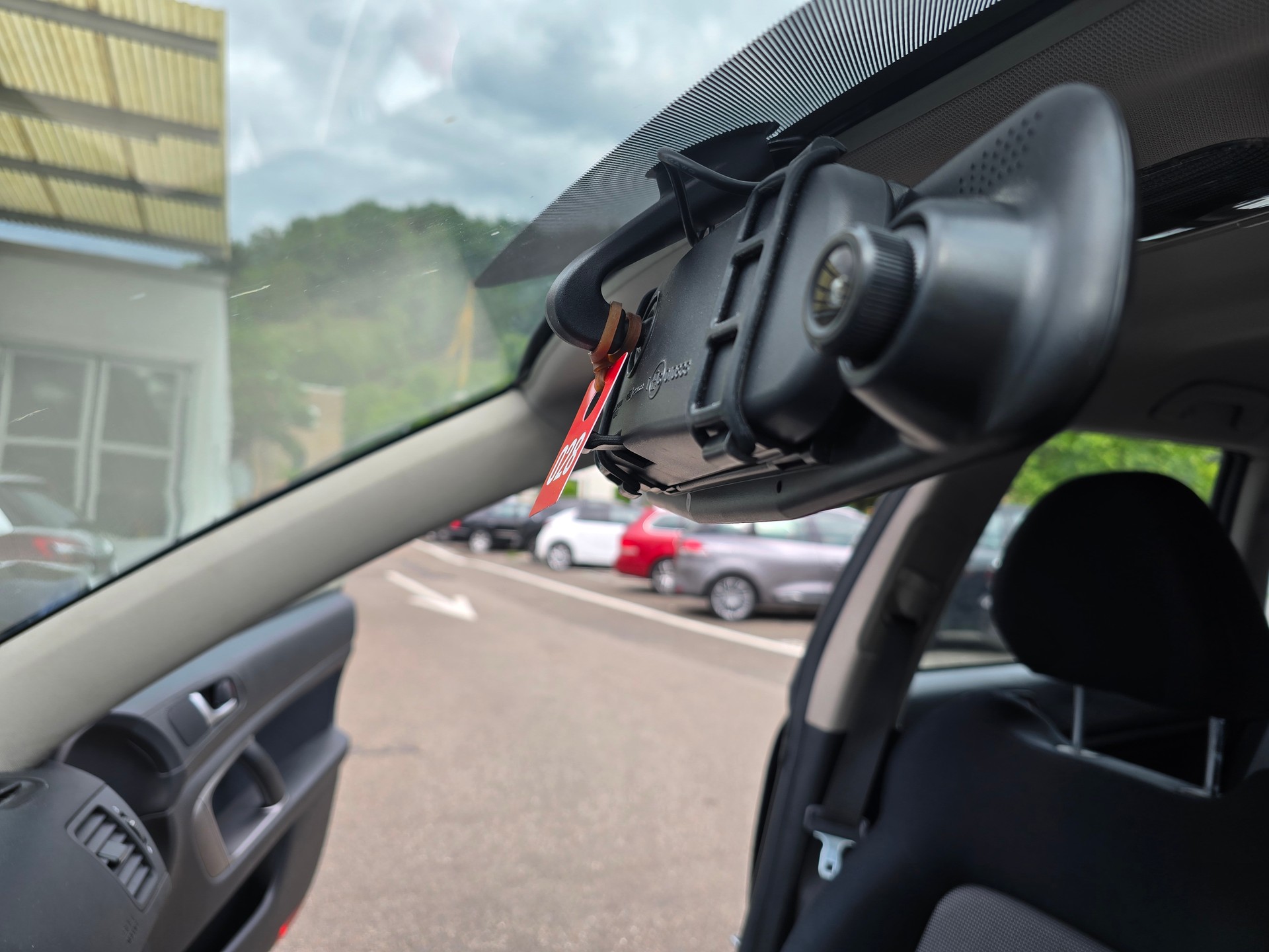 SUBARU Legacy 2.0R AWD Swiss-image-17