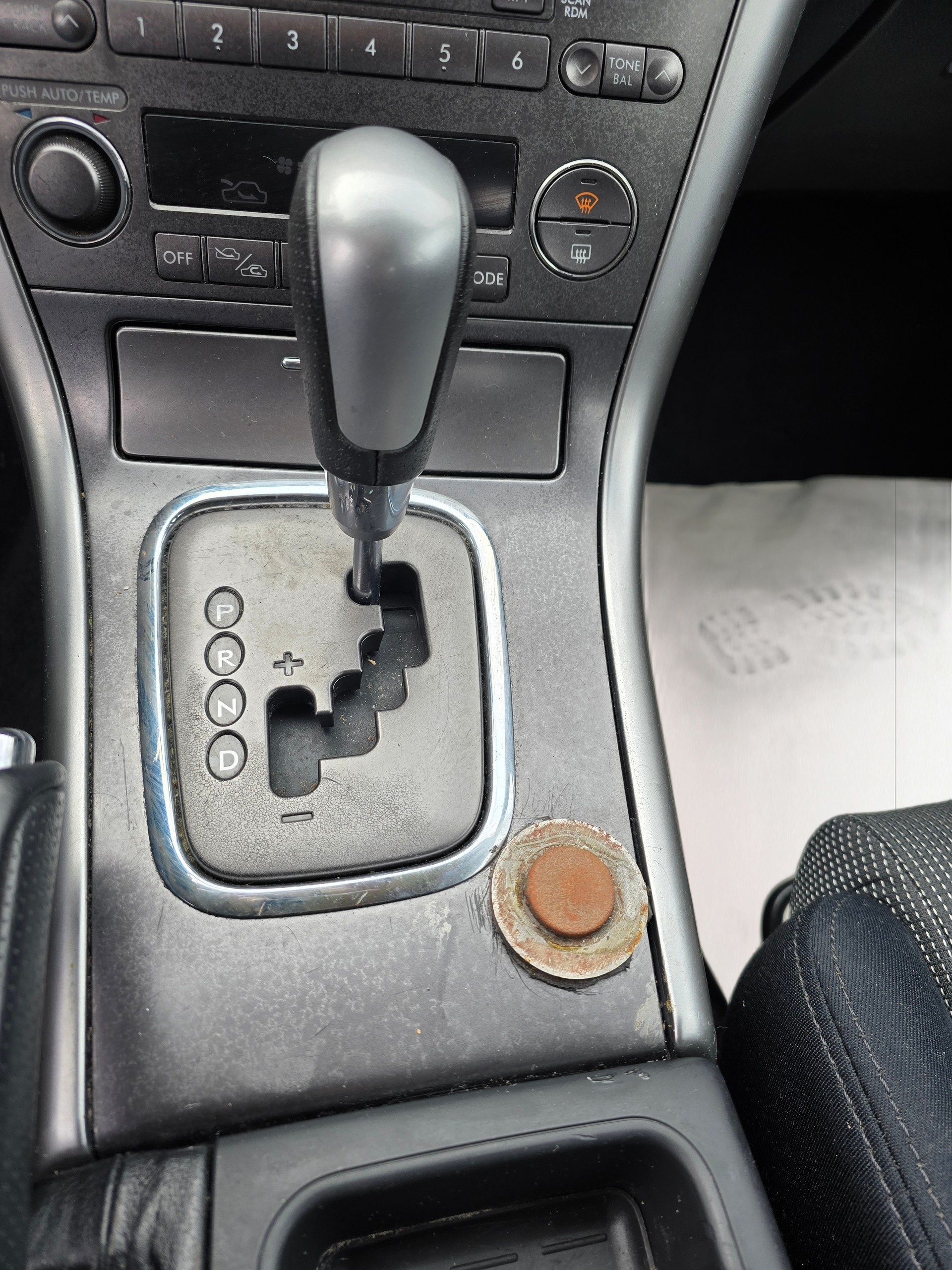 SUBARU Legacy 2.0R AWD Swiss-image-13