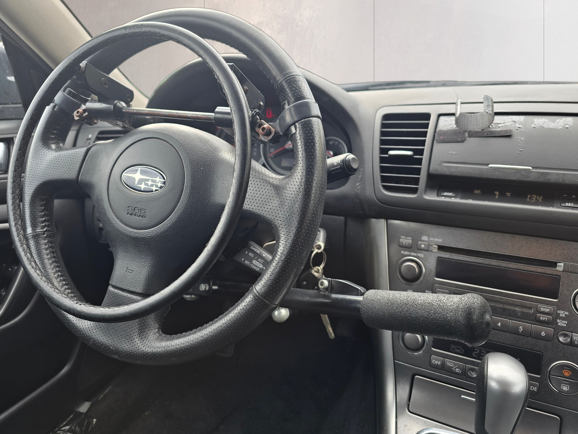 SUBARU Legacy 2.0R AWD Swiss-image-12