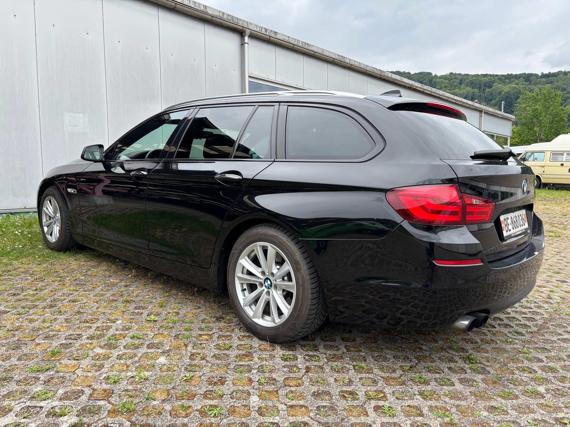 BMW 530i-image-1