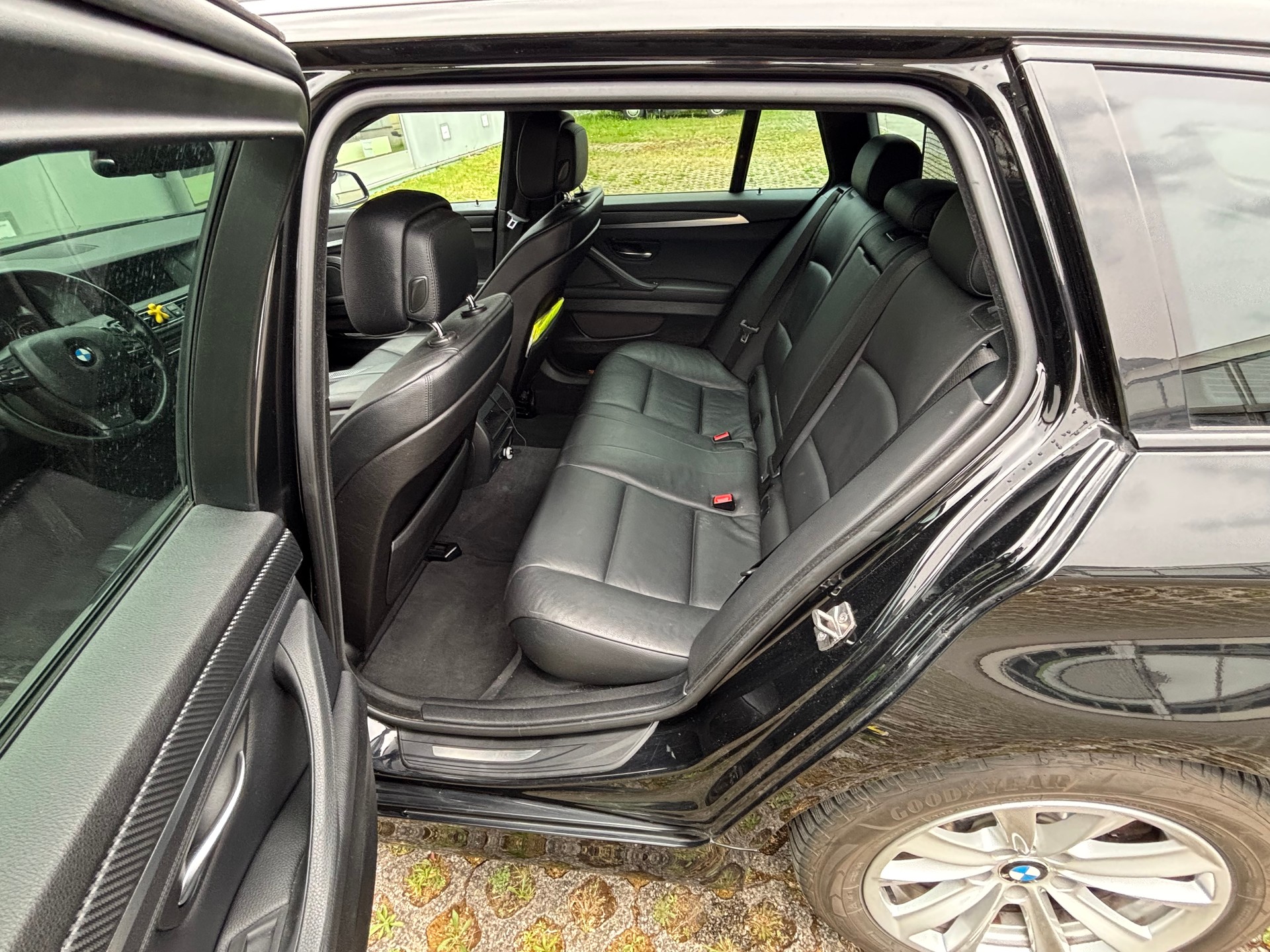 BMW 530i-image-4