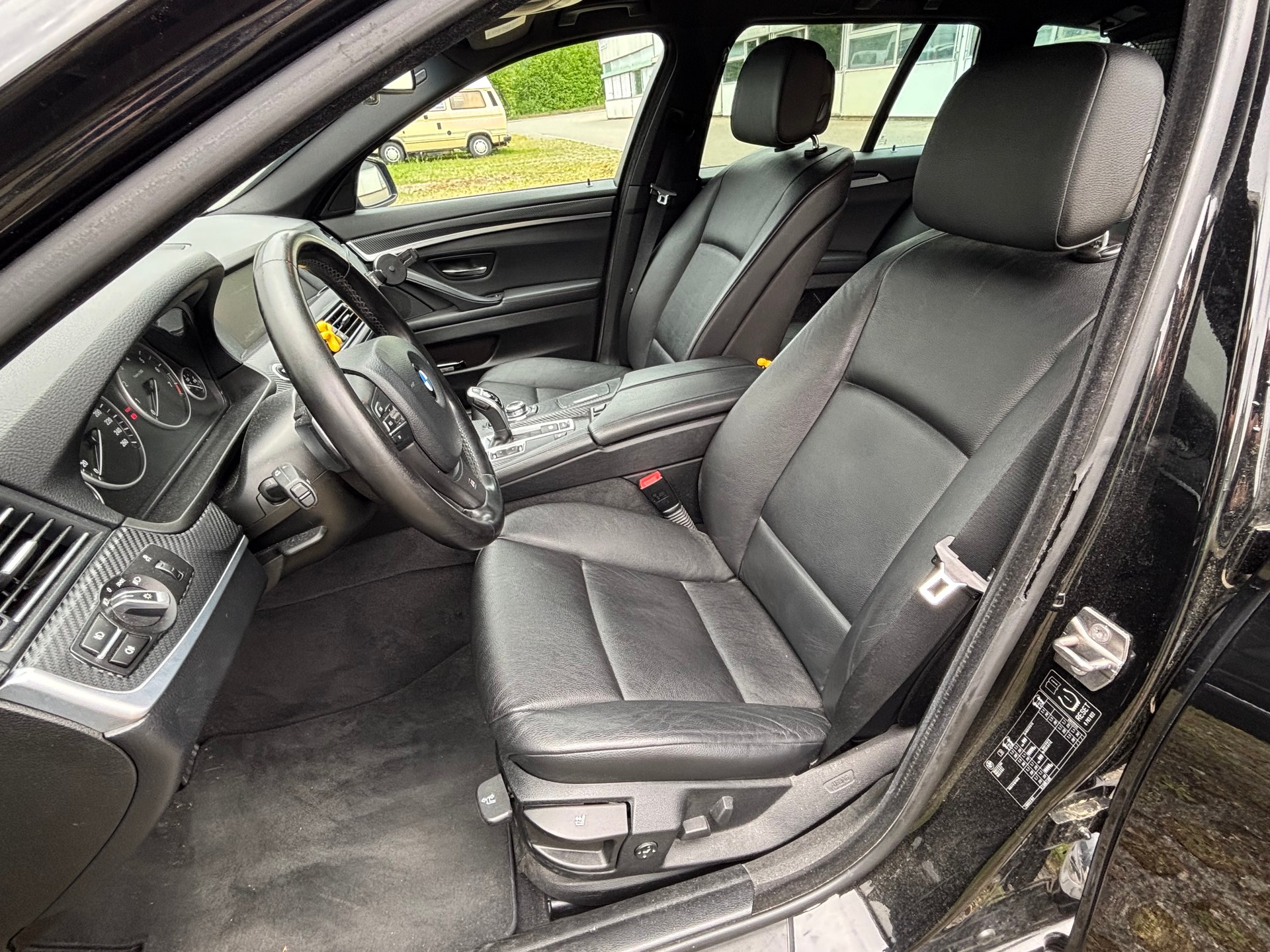 BMW 530i-image-3