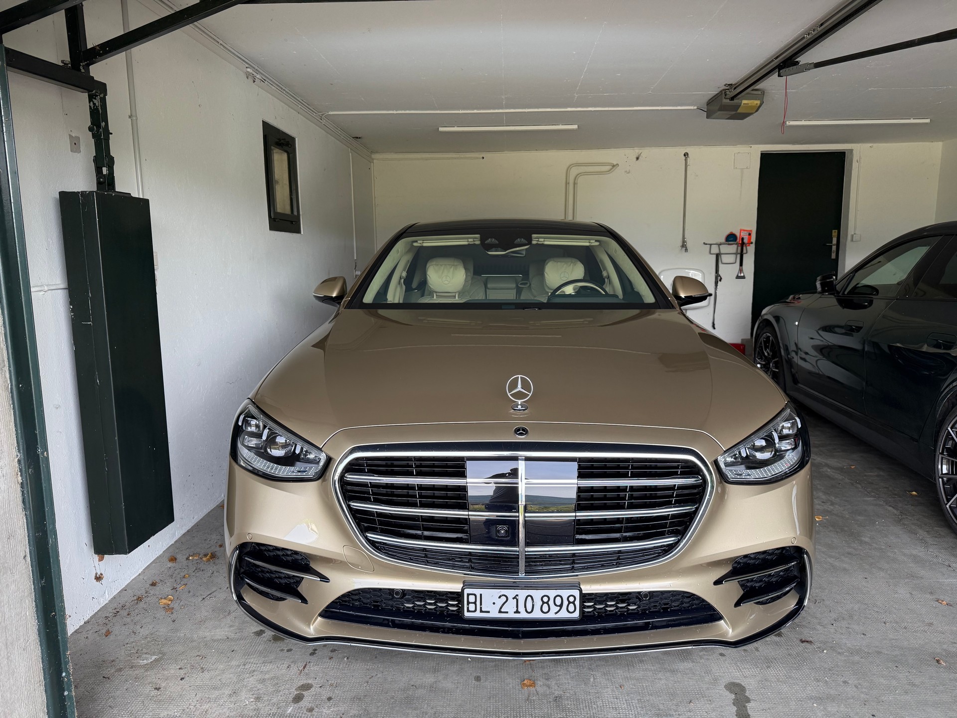 MERCEDES-BENZ S 580 e 4MATIC Limusine lang 9G-TRONIC 2024er Model | Neupreis CHF 226'000 mit CHF 87'000 abschlag und nur 12'000 KM-image-0
