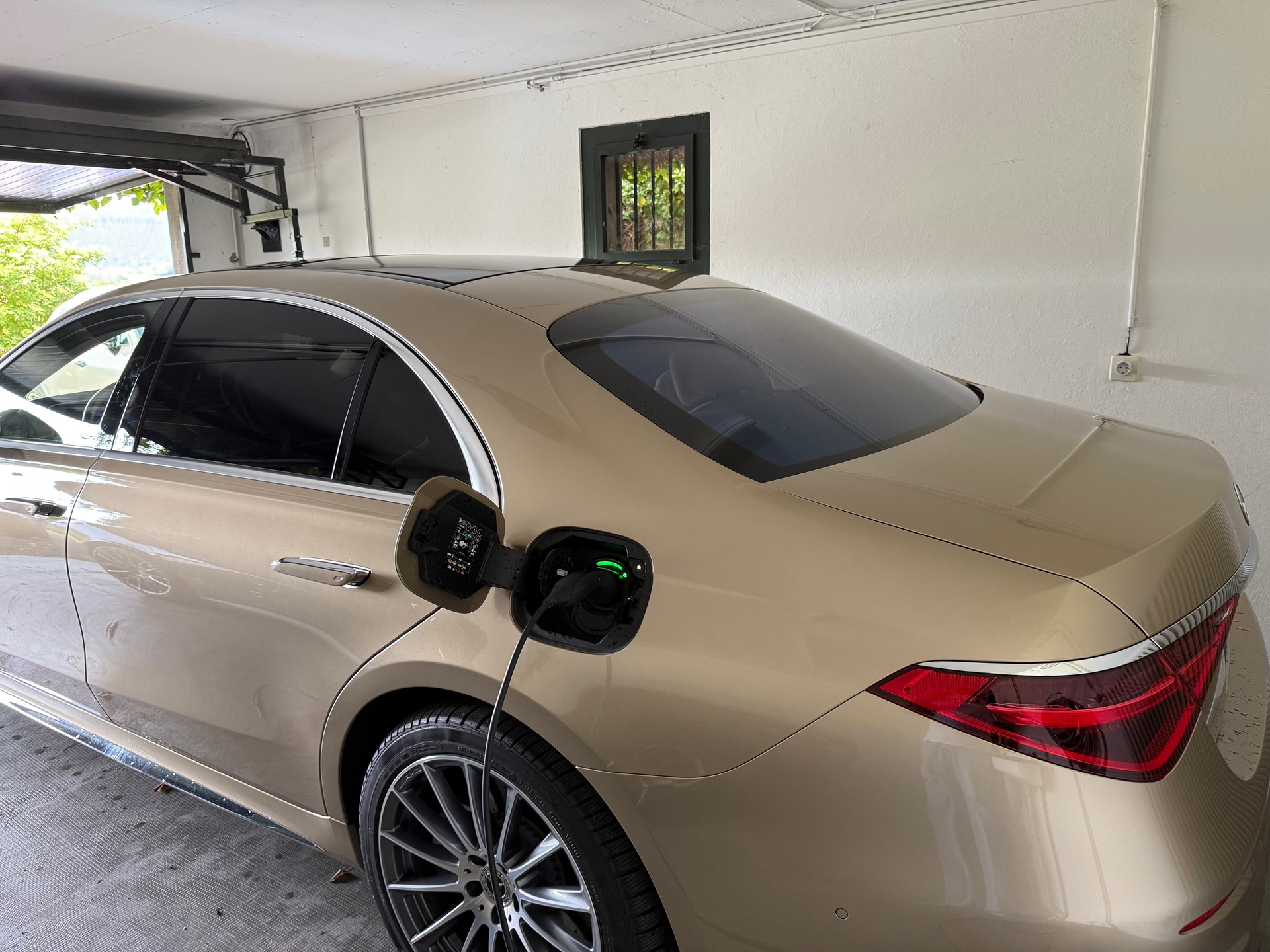 MERCEDES-BENZ S 580 e 4MATIC Limusine lang 9G-TRONIC 2024er Model | Neupreis CHF 226'000 mit CHF 87'000 abschlag und nur 12'000 KM-image-1