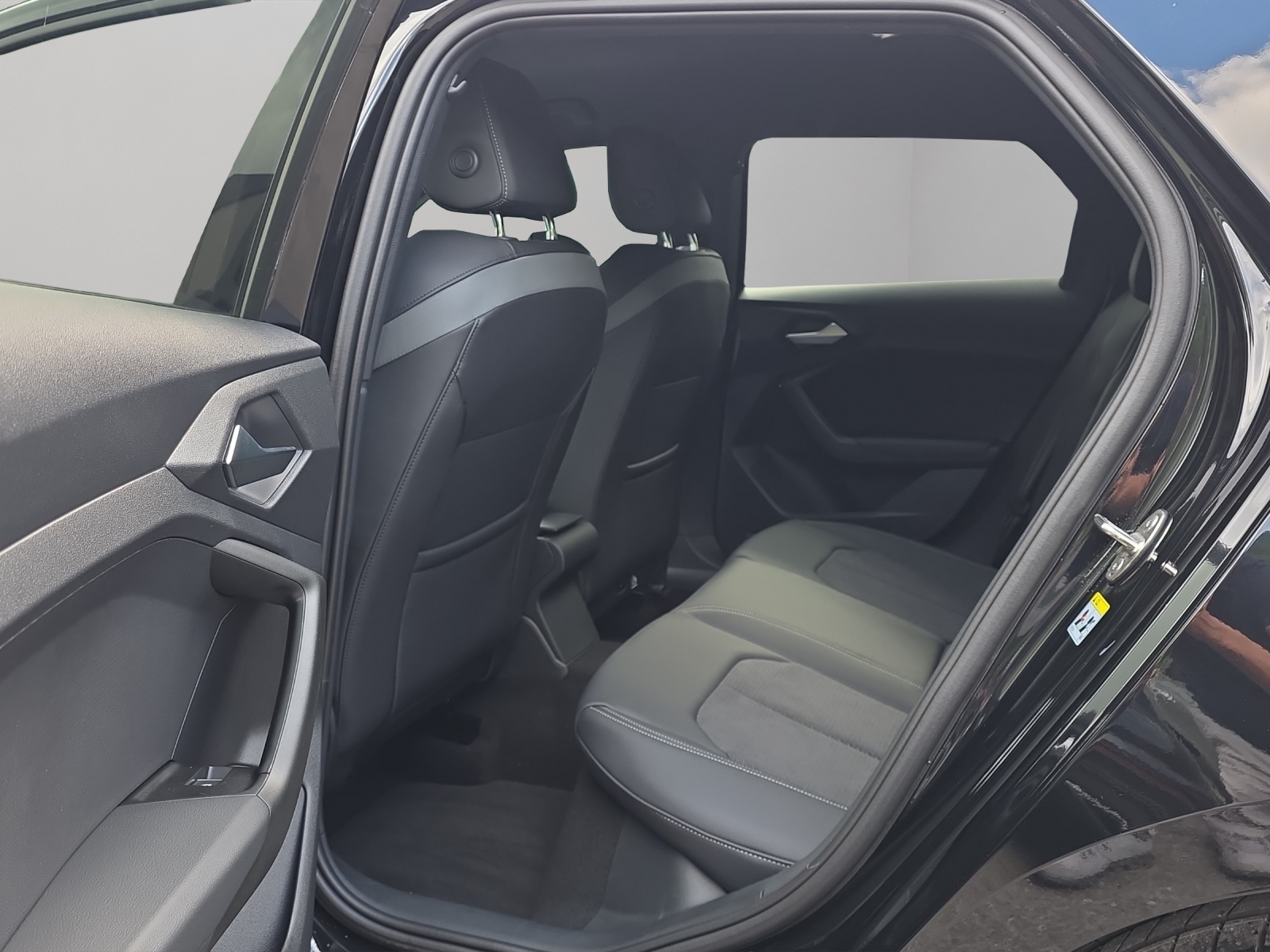 AUDI A1 Sportback 40 TFSI S Line S-tronic-image-8
