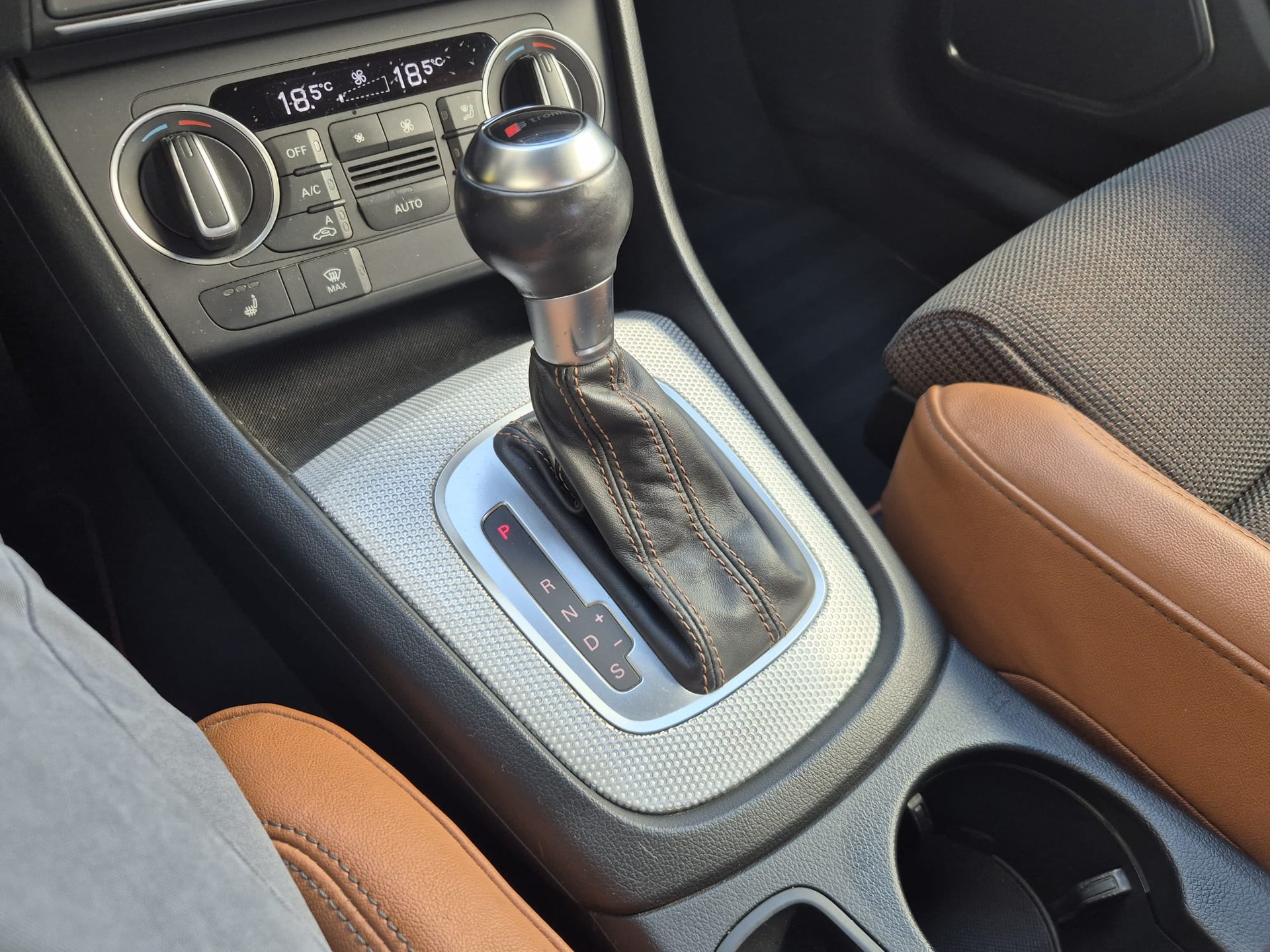 AUDI Q3 2.0 TFSI sport quattro S-tronic-image-12