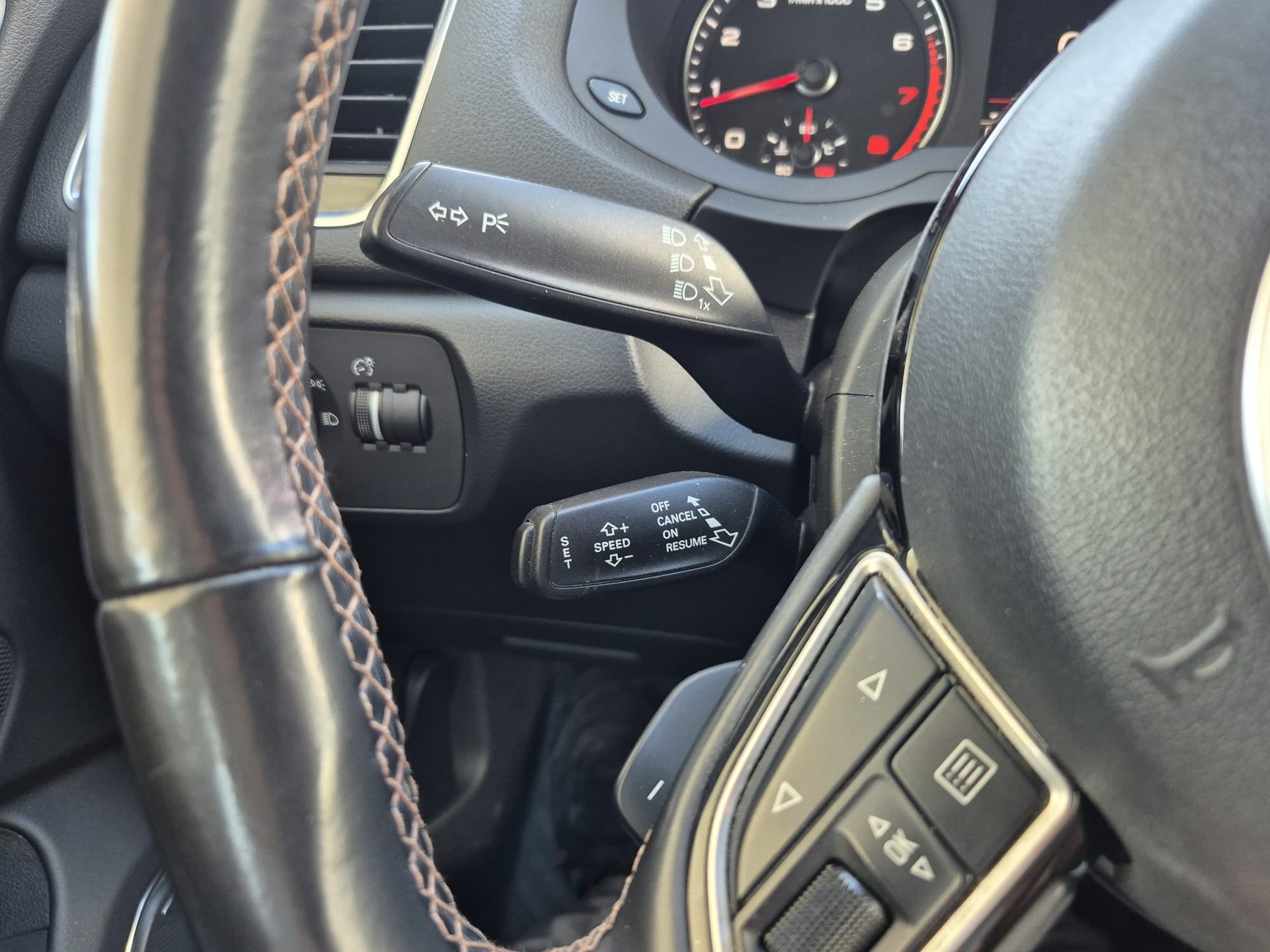 AUDI Q3 2.0 TFSI sport quattro S-tronic-image-8
