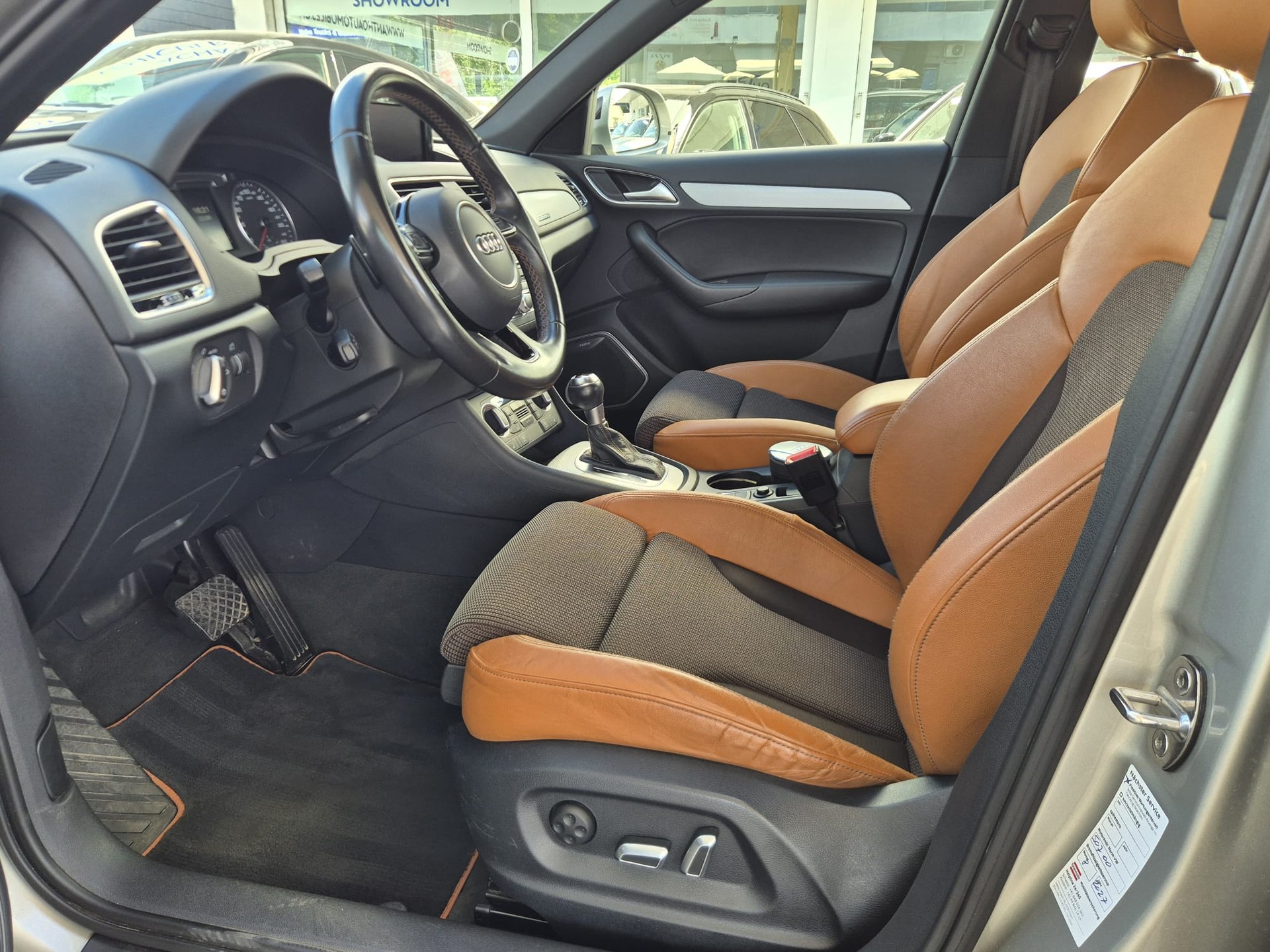 AUDI Q3 2.0 TFSI sport quattro S-tronic-image-5