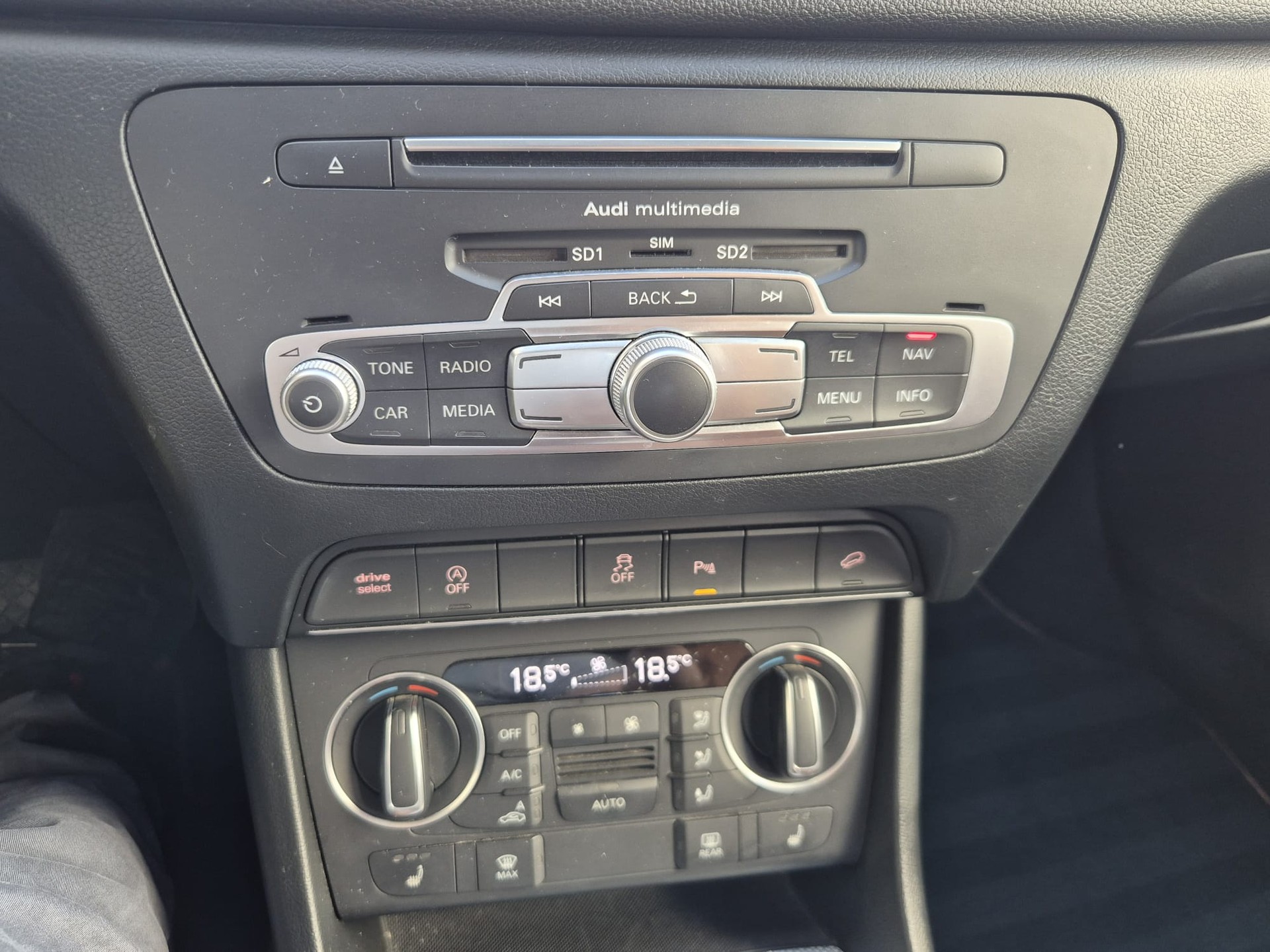 AUDI Q3 2.0 TFSI sport quattro S-tronic-image-10