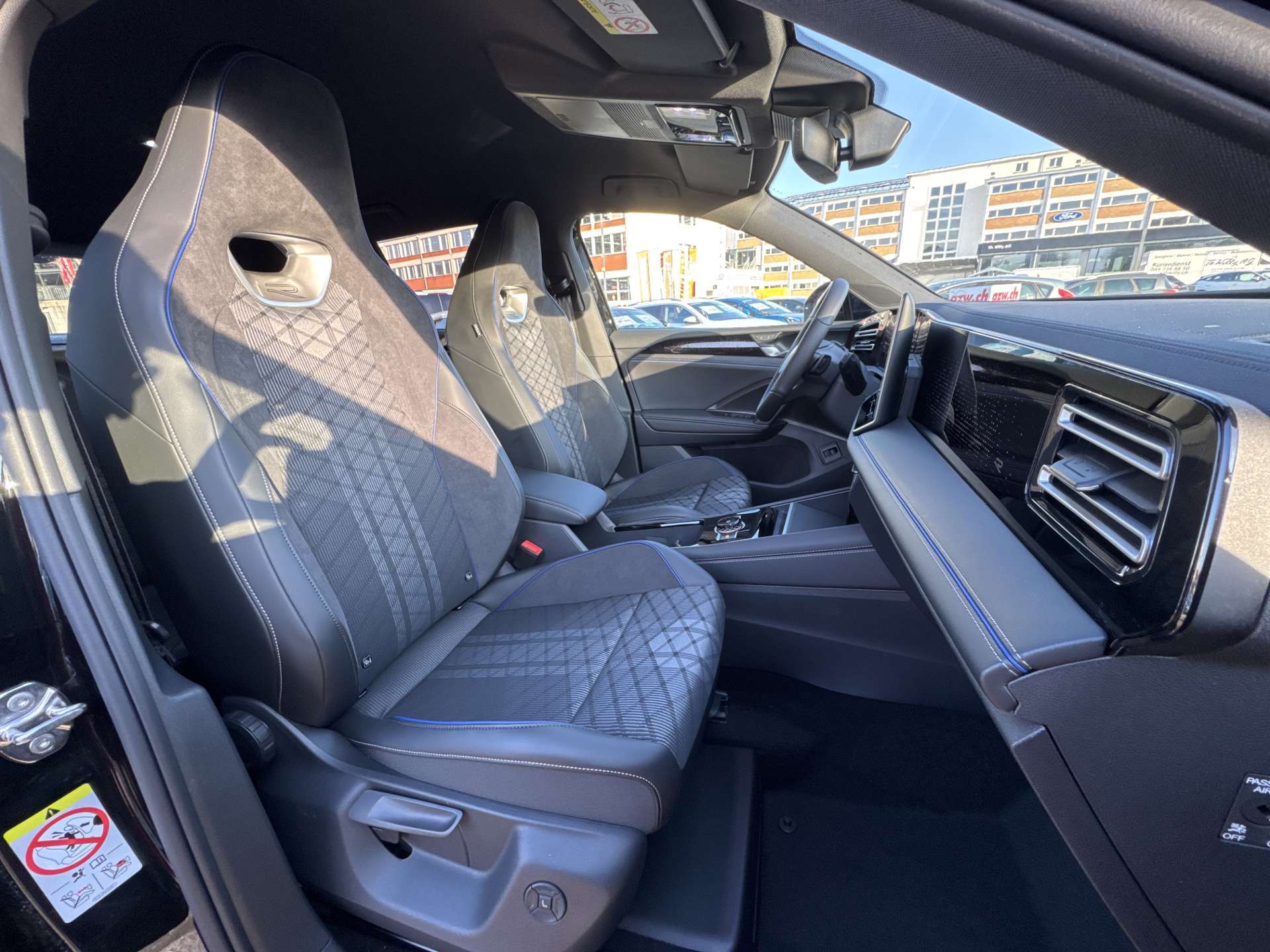 VW Tiguan 1.5 TSi evo2 mHEV R-Line DSG-Automat-image-11