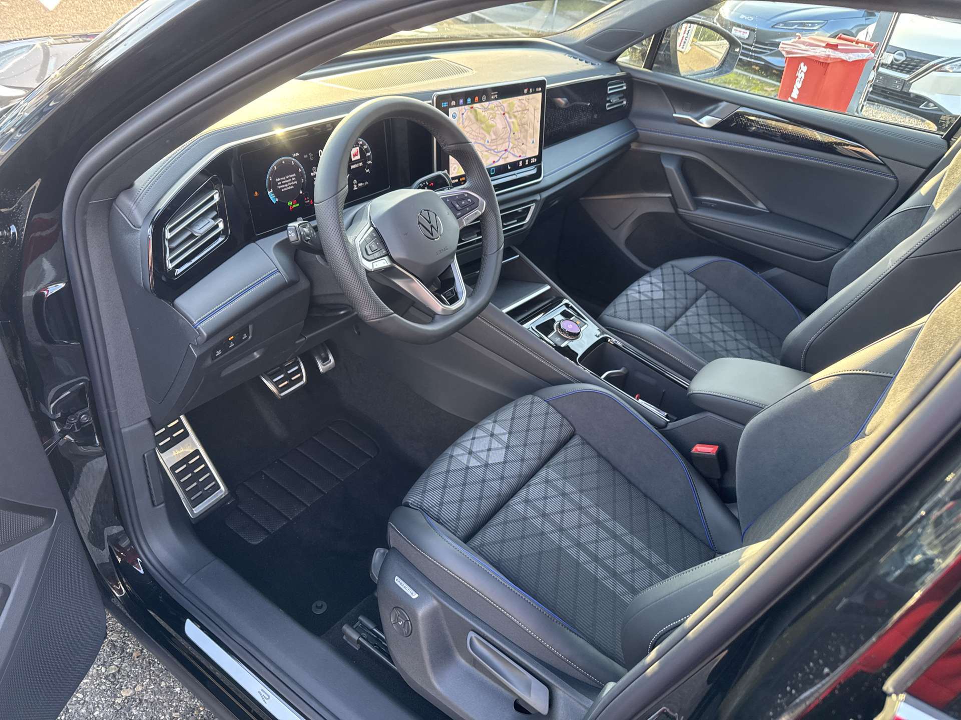 VW Tiguan 1.5 TSi evo2 mHEV R-Line DSG-Automat-image-4
