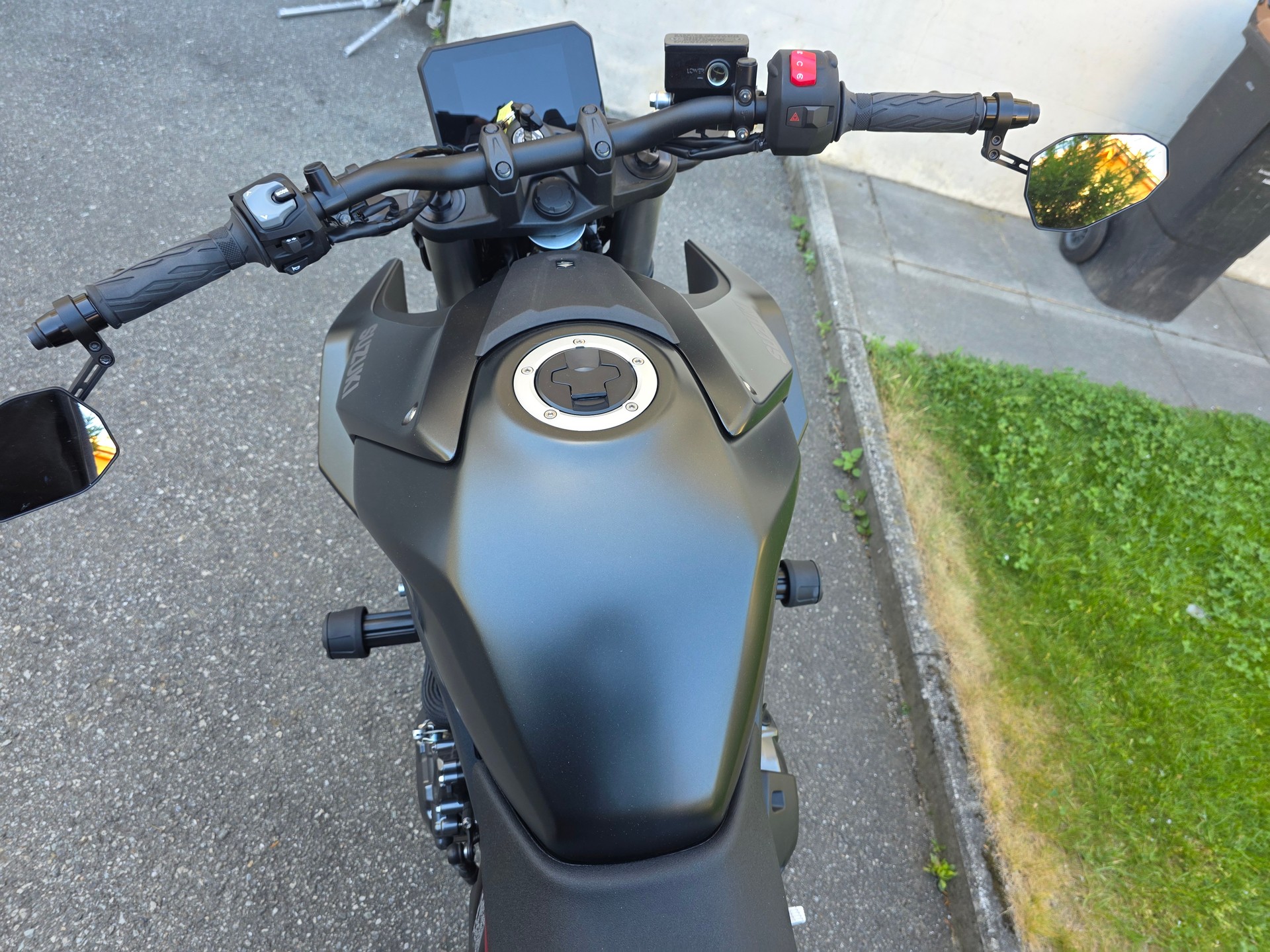SUZUKI GSX-8S-image-5