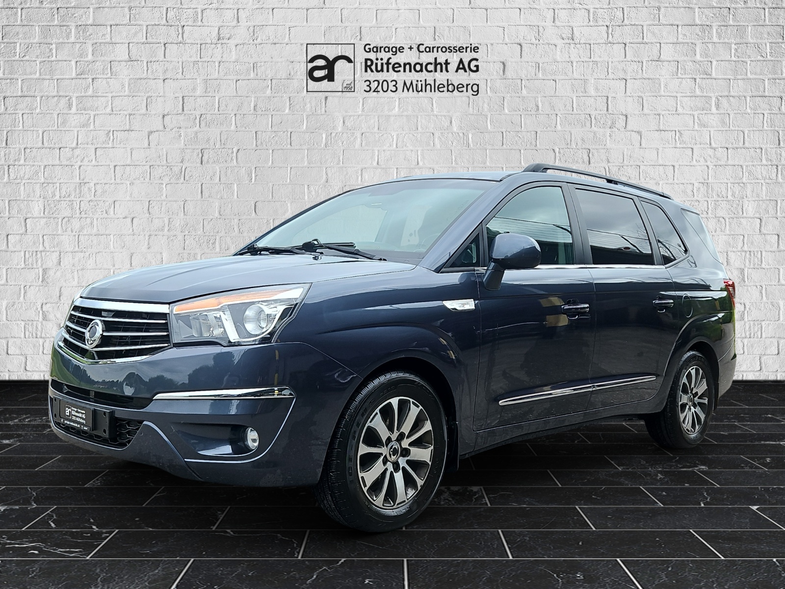 KGM-SsangYong Rodius SV 220 e-XDi 4WD Turismo-image-0