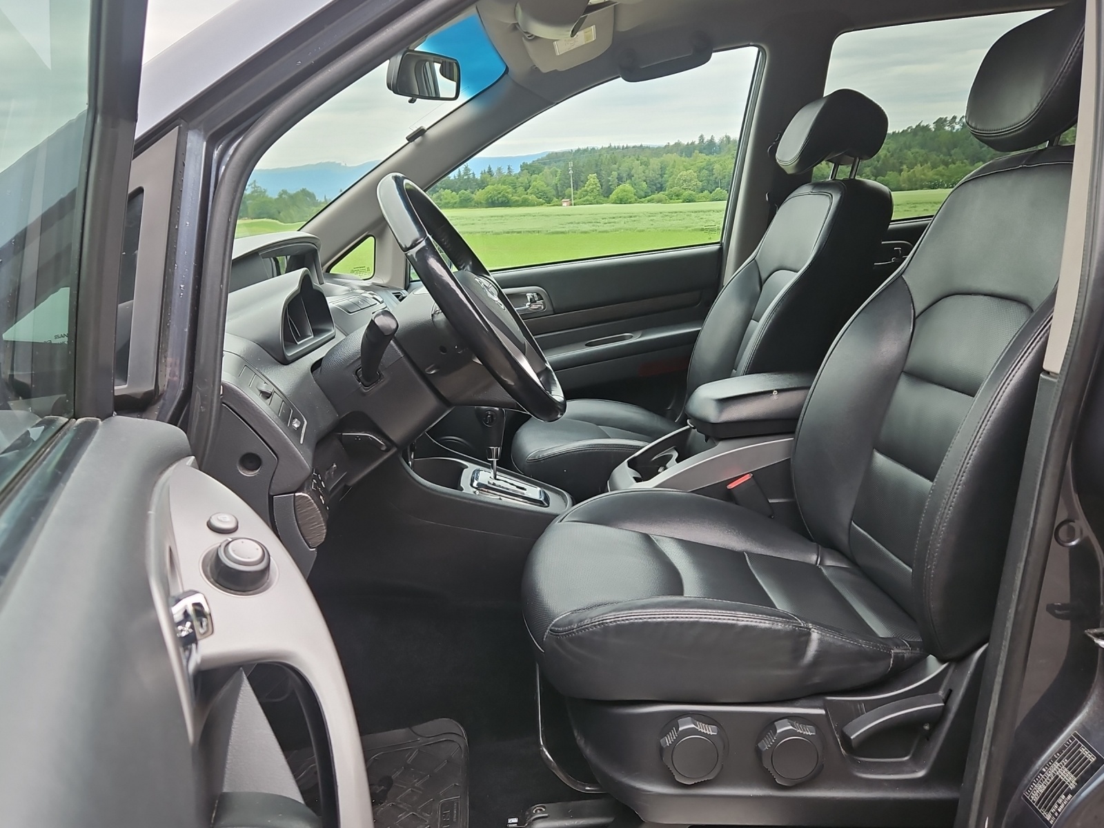 KGM-SsangYong Rodius SV 220 e-XDi 4WD Turismo-image-6