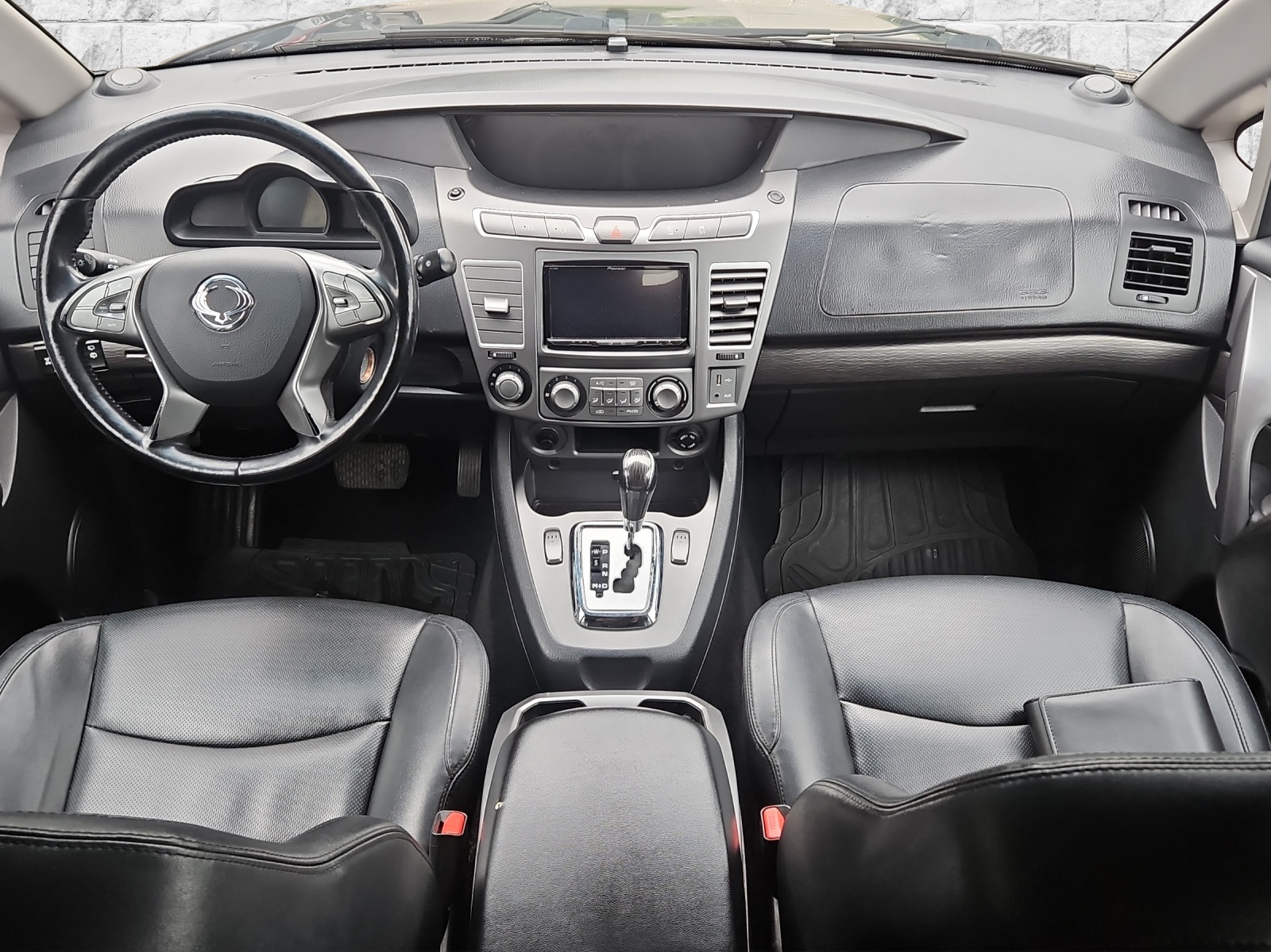 KGM-SsangYong Rodius SV 220 e-XDi 4WD Turismo-image-5