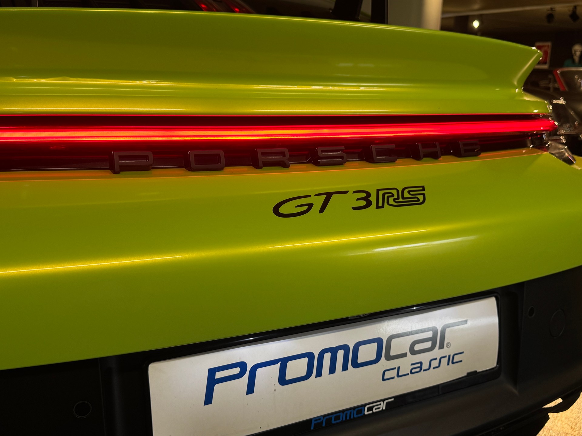 PORSCHE 911 GT3 RS-image-10