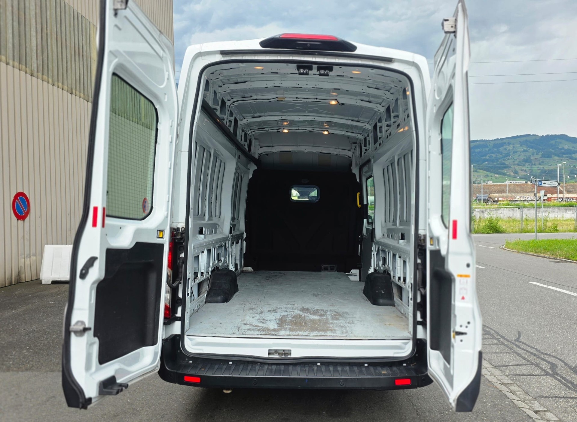 FORD Transit Van 350 L4 Trend 2.0 TDCi 170 HEV RWD-image-6