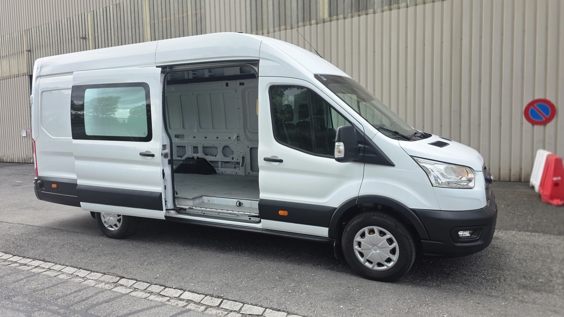 FORD Transit Van 350 L4 Trend 2.0 TDCi 170 HEV RWD-image-7