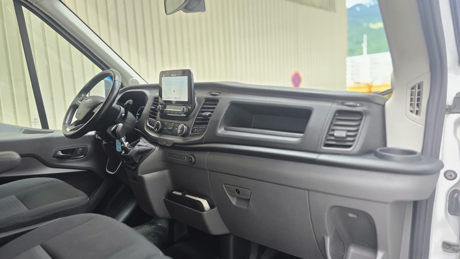 FORD Transit Van 350 L4 Trend 2.0 TDCi 170 HEV RWD-image-10