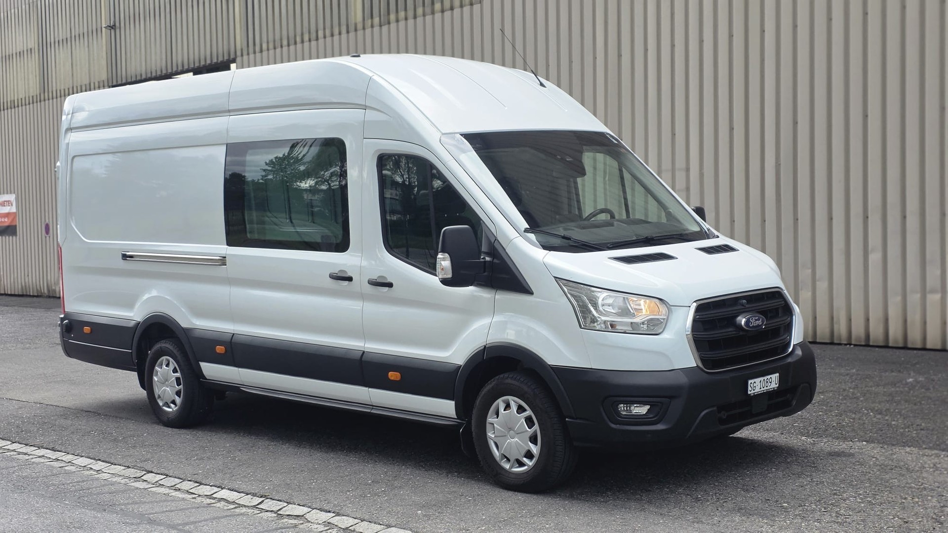 FORD Transit Van 350 L4 Trend 2.0 TDCi 170 HEV RWD-image-1