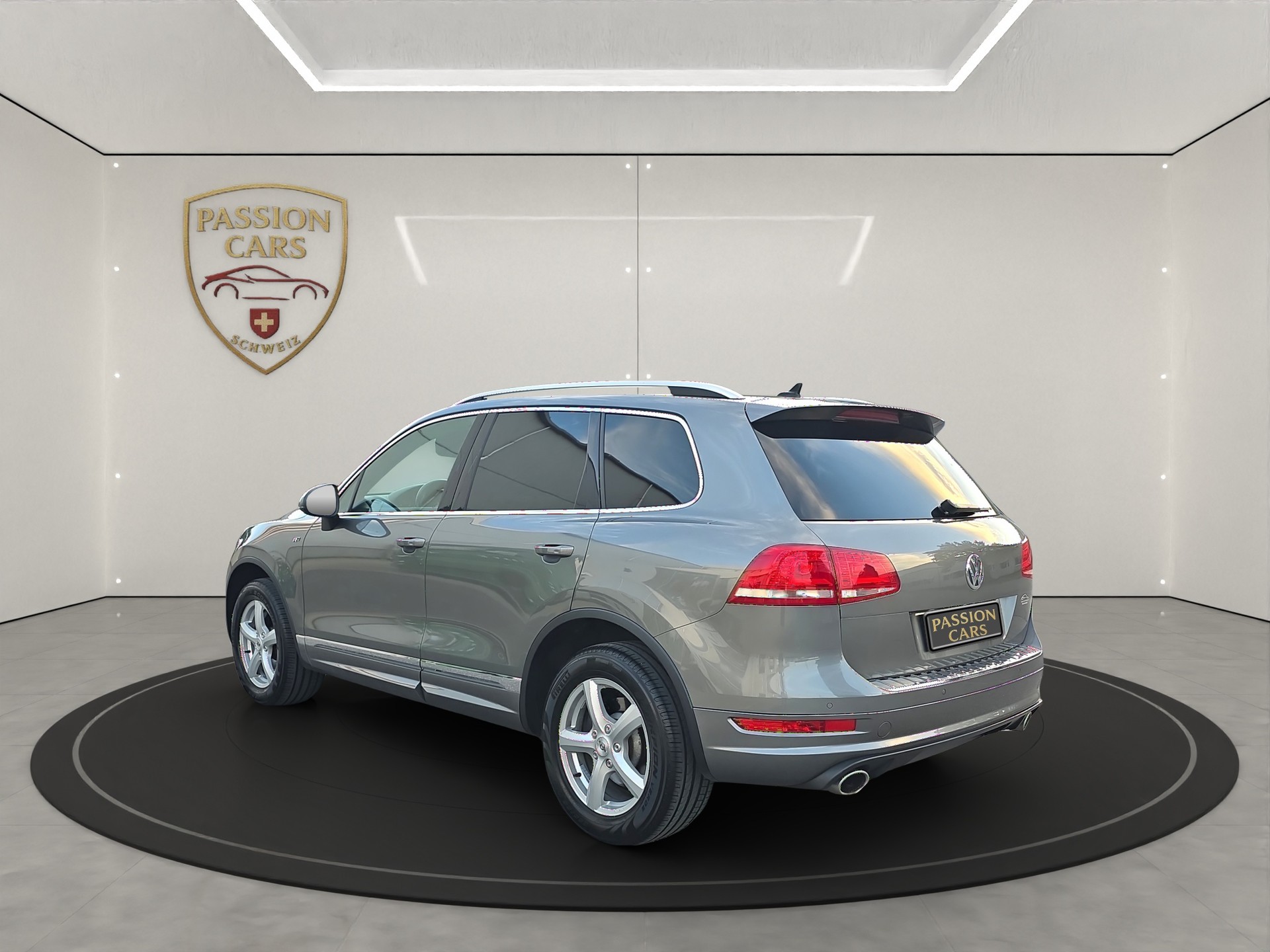 VW Touareg 3.0 TDI BMT R-Line Tiptronic-image-2