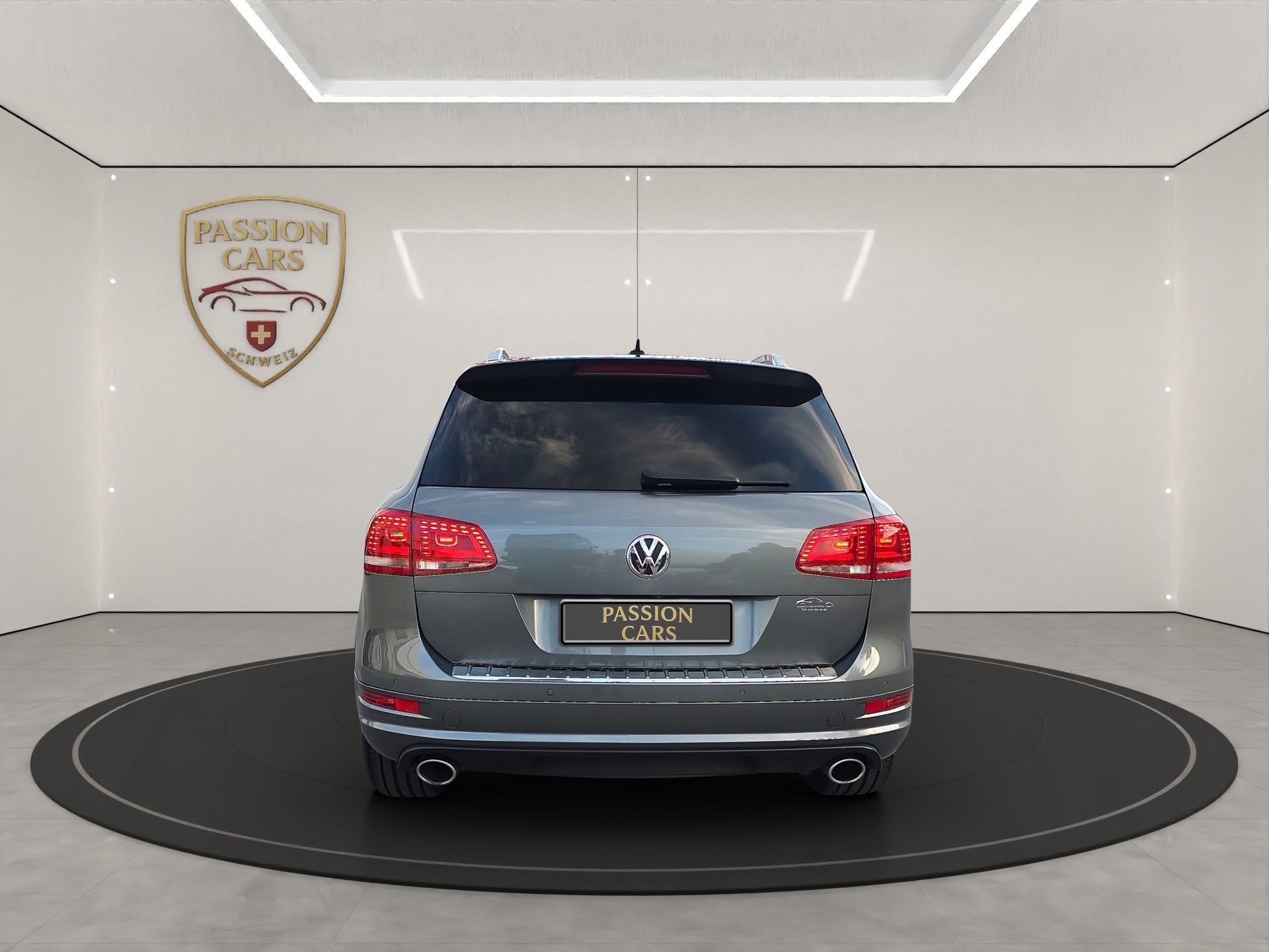 VW Touareg 3.0 TDI BMT R-Line Tiptronic-image-3