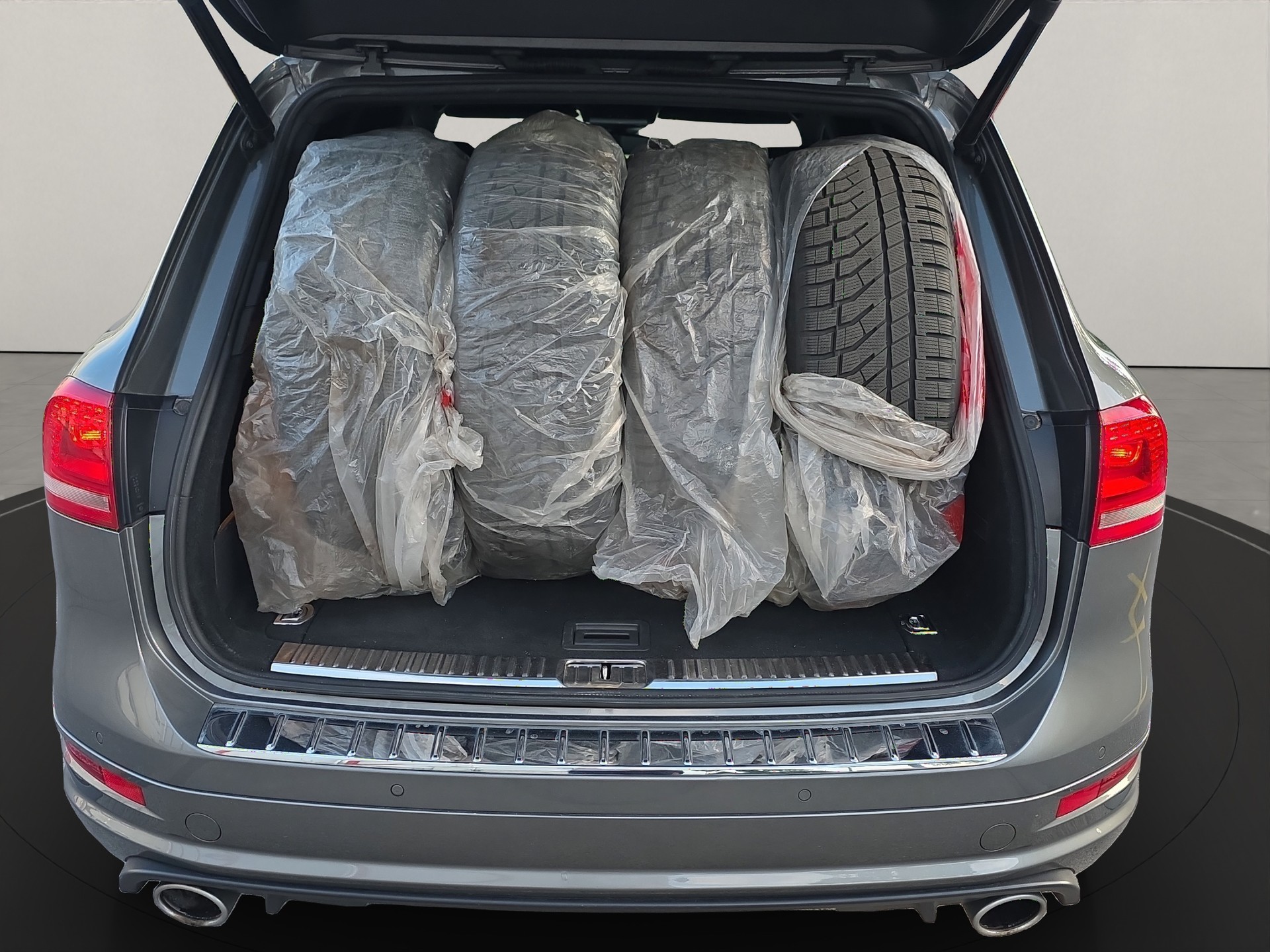 VW Touareg 3.0 TDI BMT R-Line Tiptronic-image-14