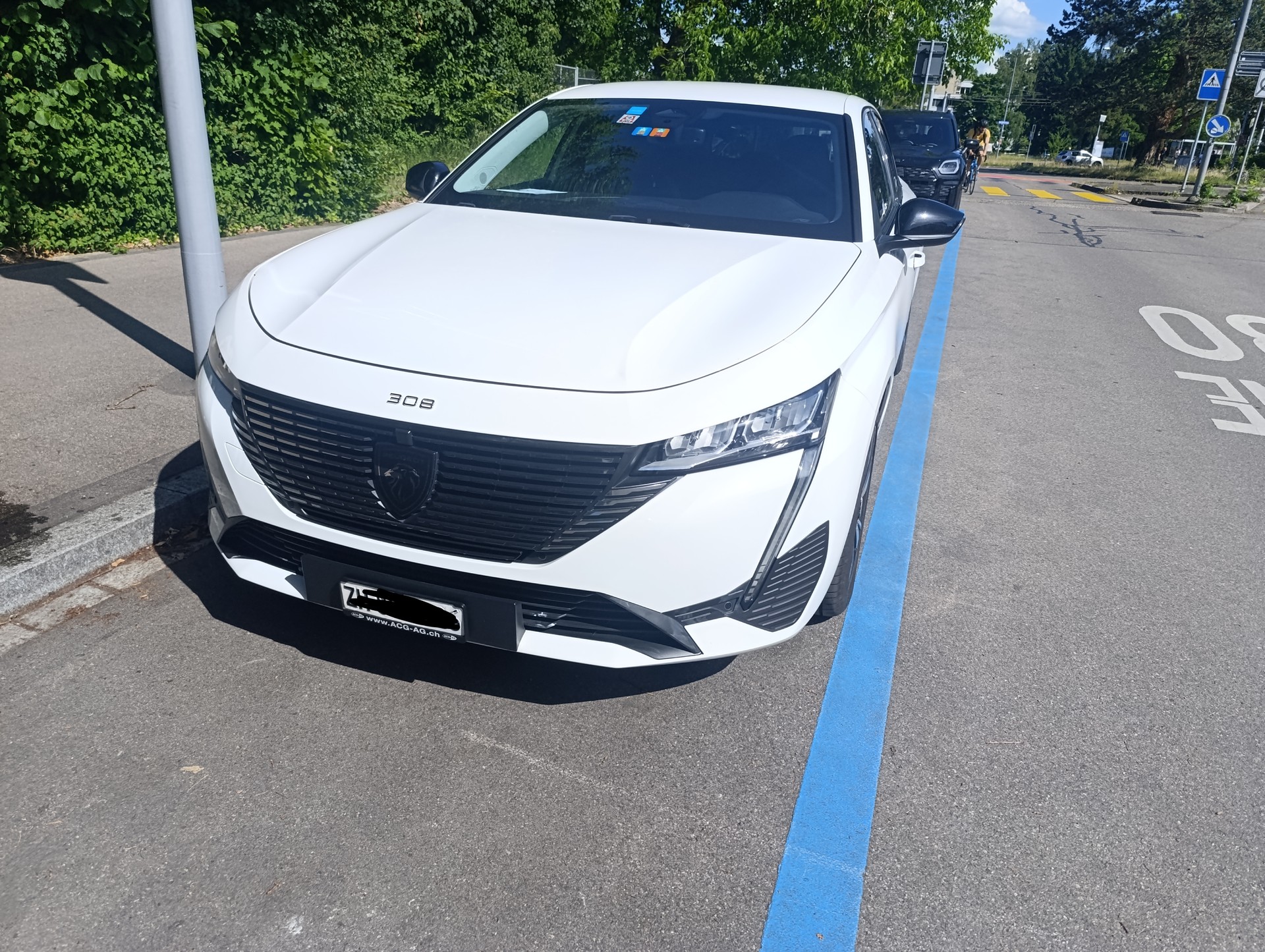 PEUGEOT 1.5 BlueHDi Allure-image-0