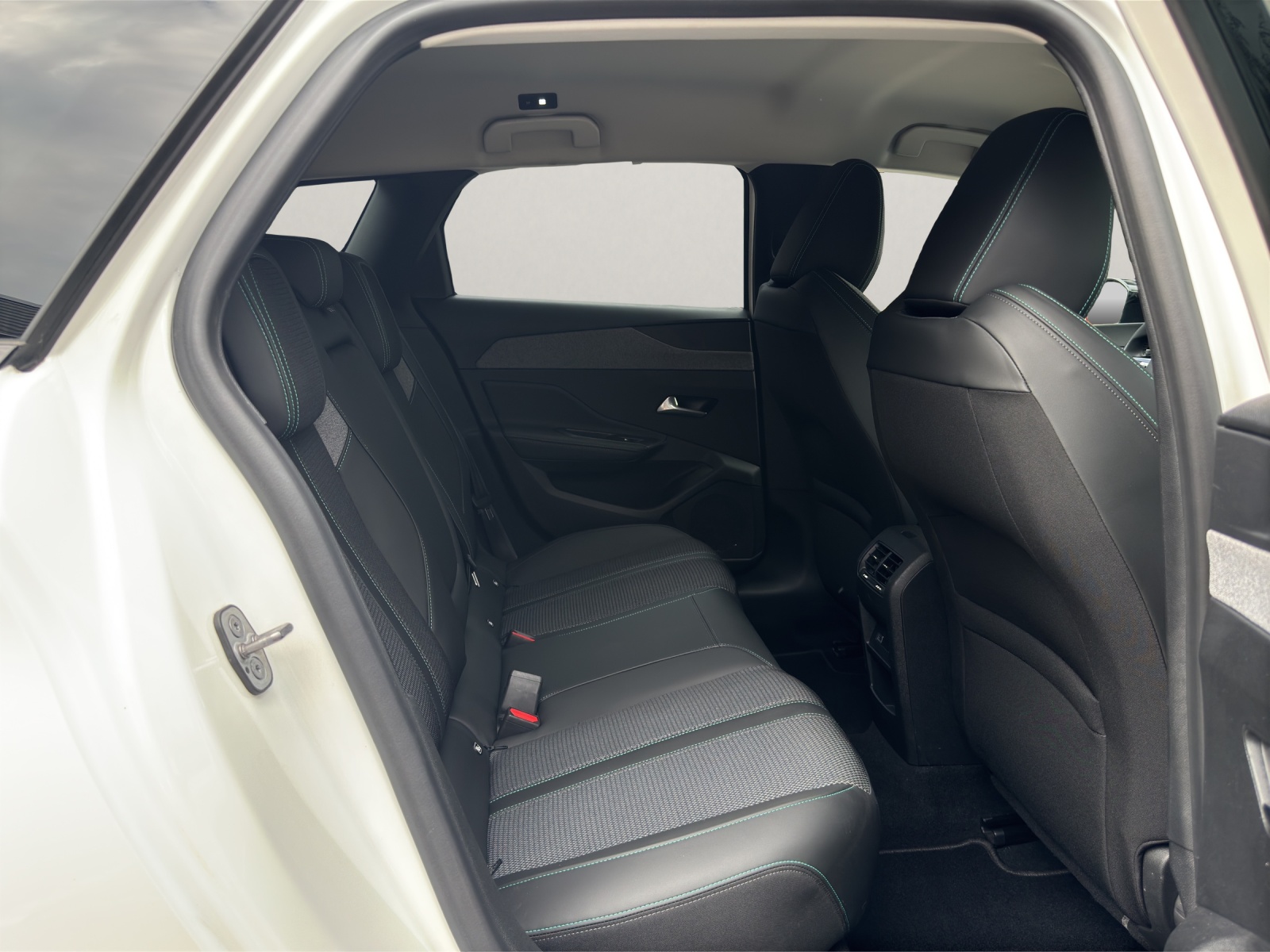 PEUGEOT 308 SW 1.5 BlueHDI Allure Pack EAT8-image-14