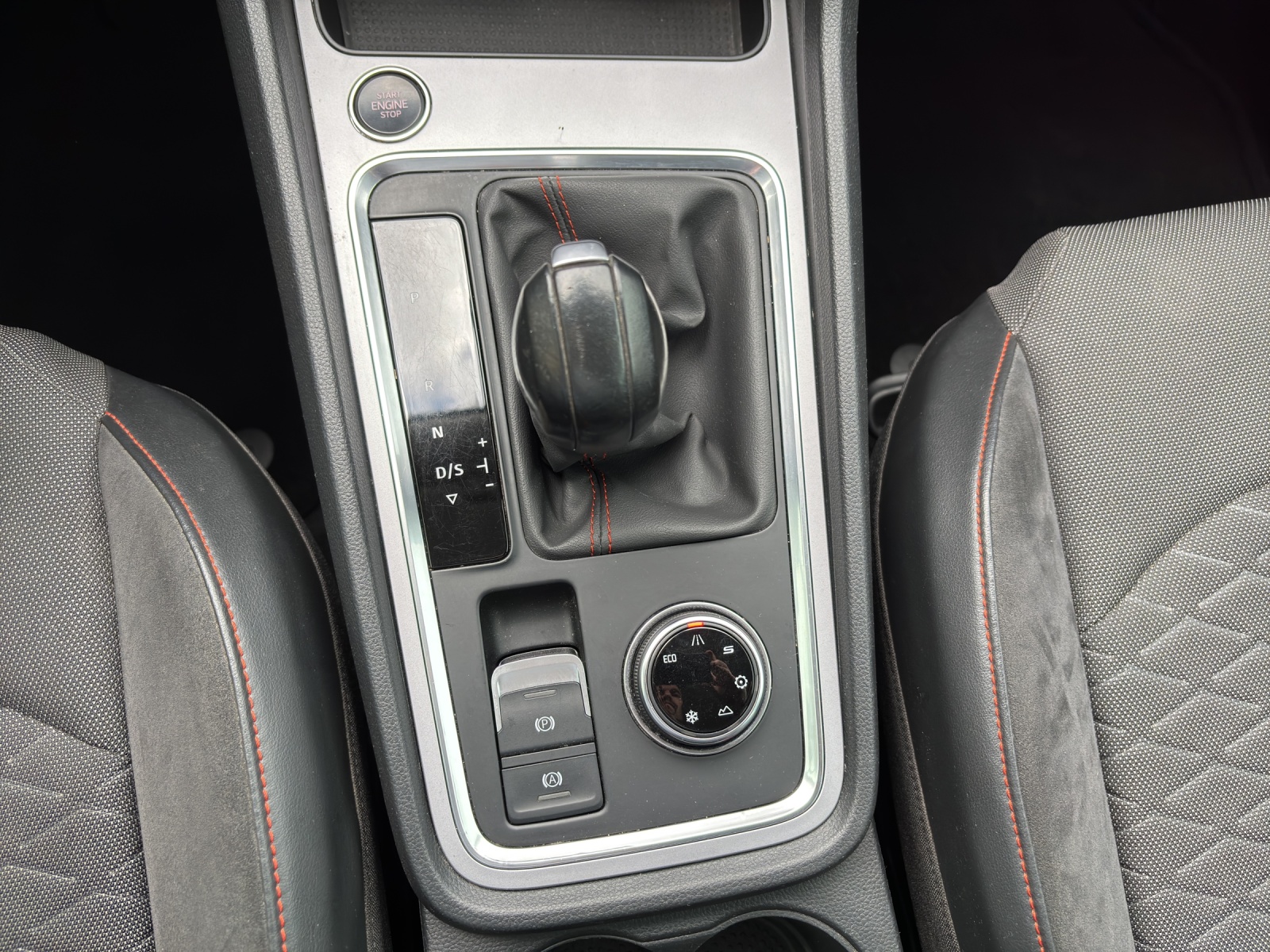 SEAT Ateca 2.0 TSI FR 4Drive DSG mit AHK & Standheizung-image-18