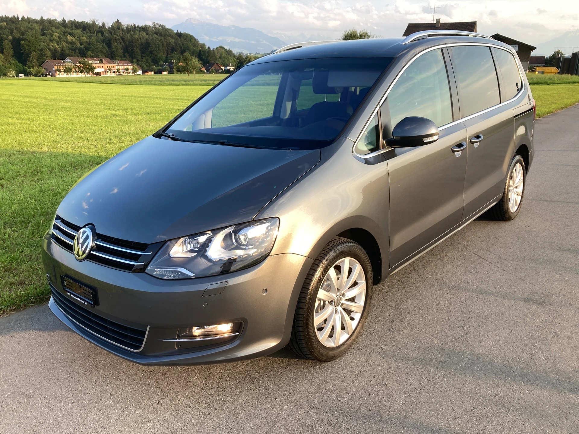 VW Sharan 2.0 TDI BMT Highline 4Motion DSG 7 Sitzer-image-0