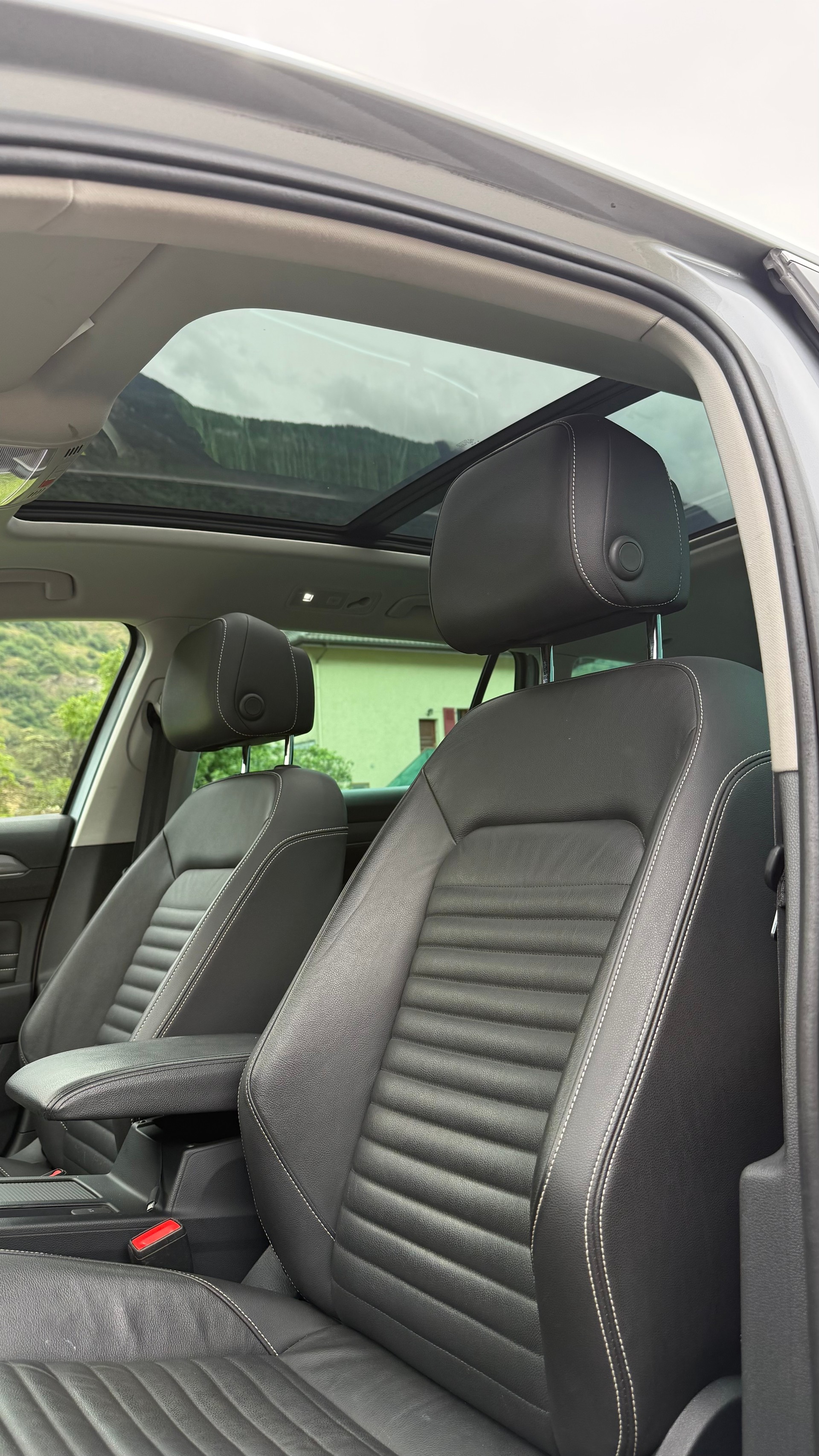 VW Passat Alltrack 2.0 TSI 4Motion DSG-image-8