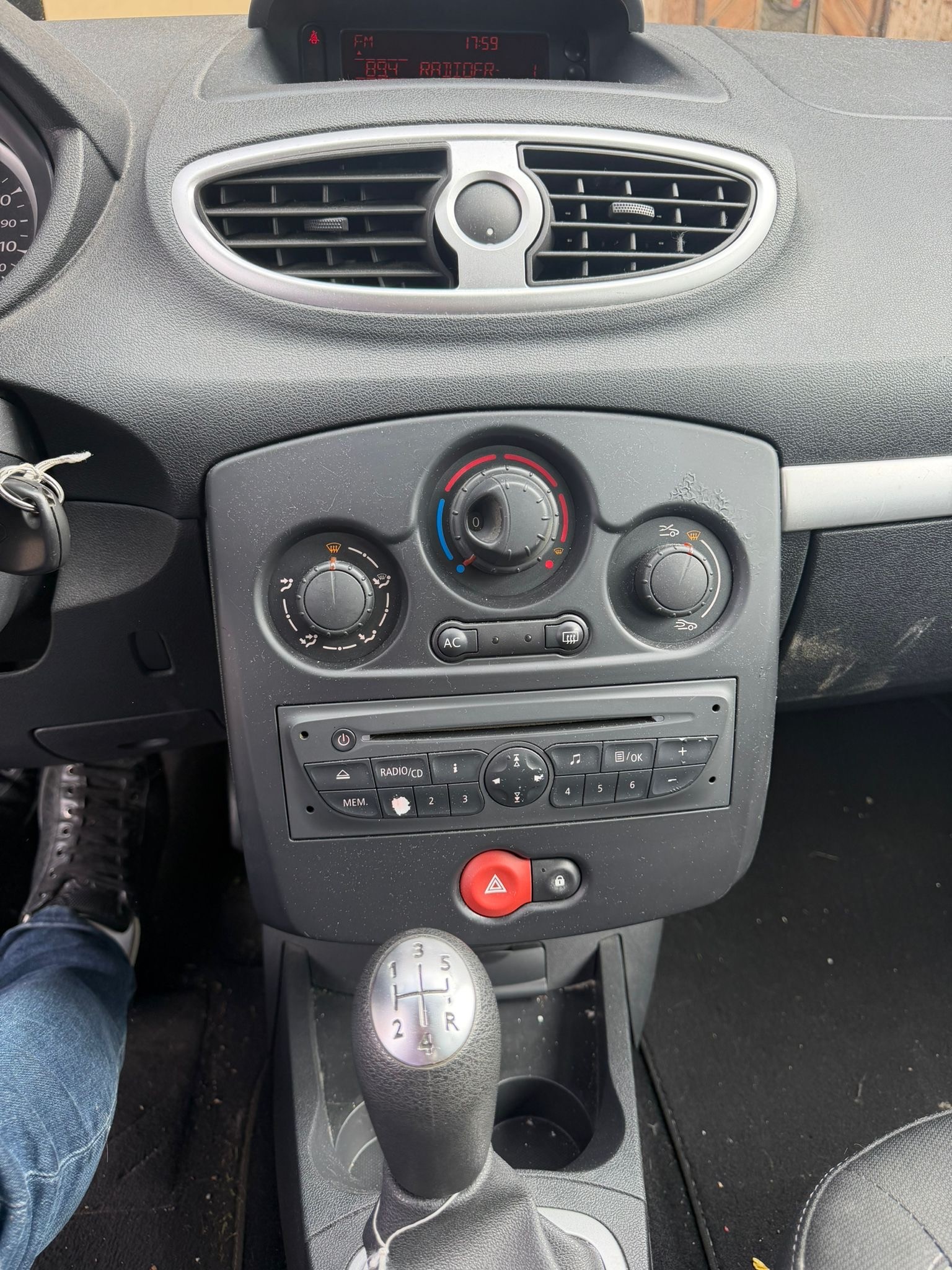 RENAULT Clio 1.2 16V Expression-image-7