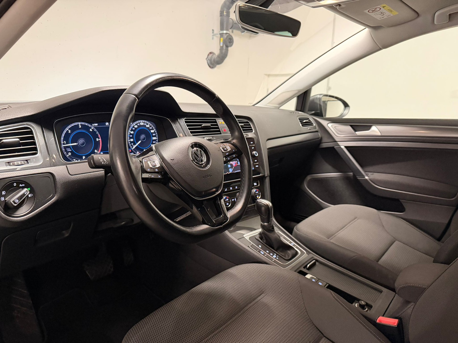 VW Golf Variant 1.6 TDI Comfortline DSG-image-9