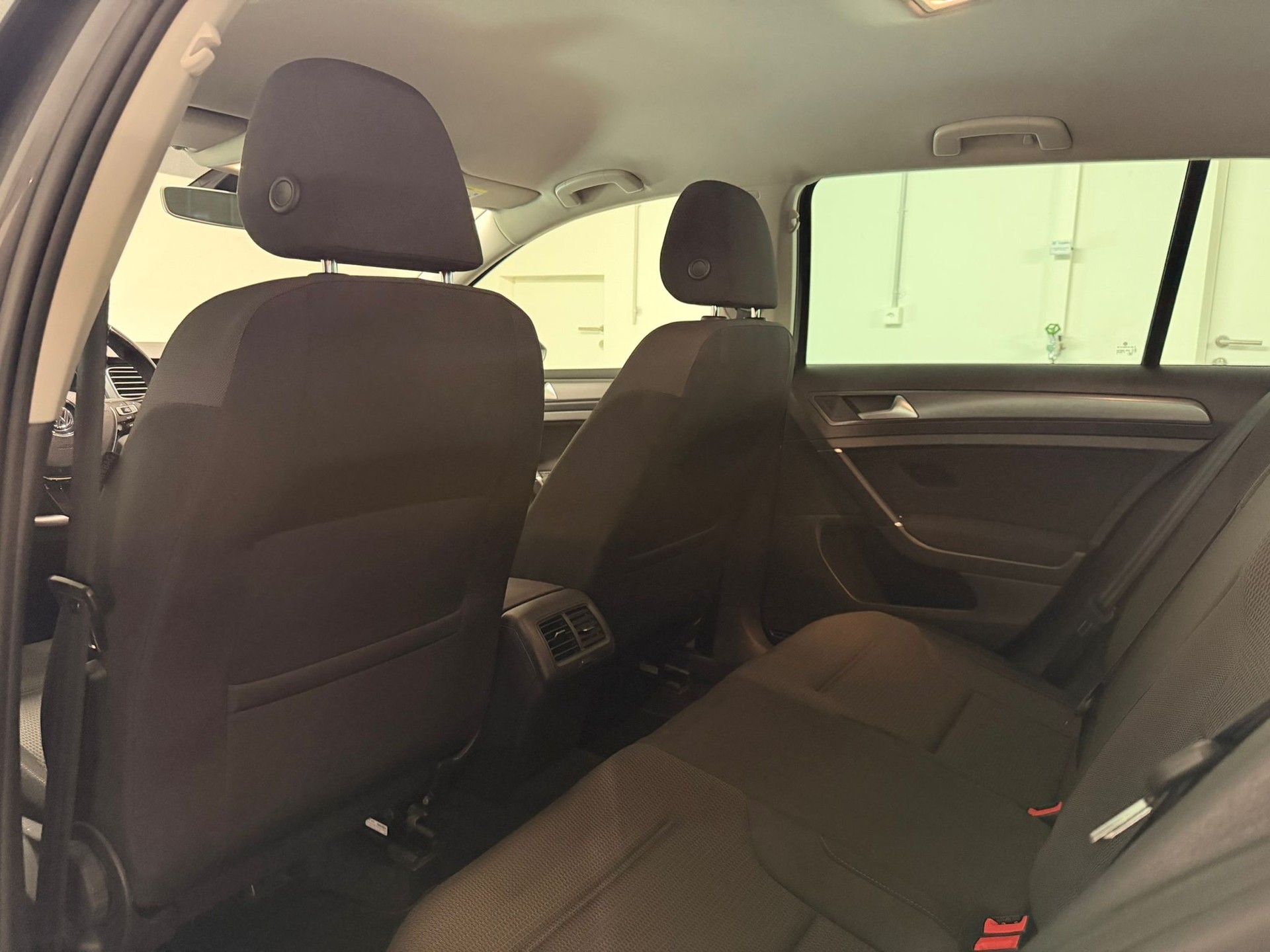 VW Golf Variant 1.6 TDI Comfortline DSG-image-11