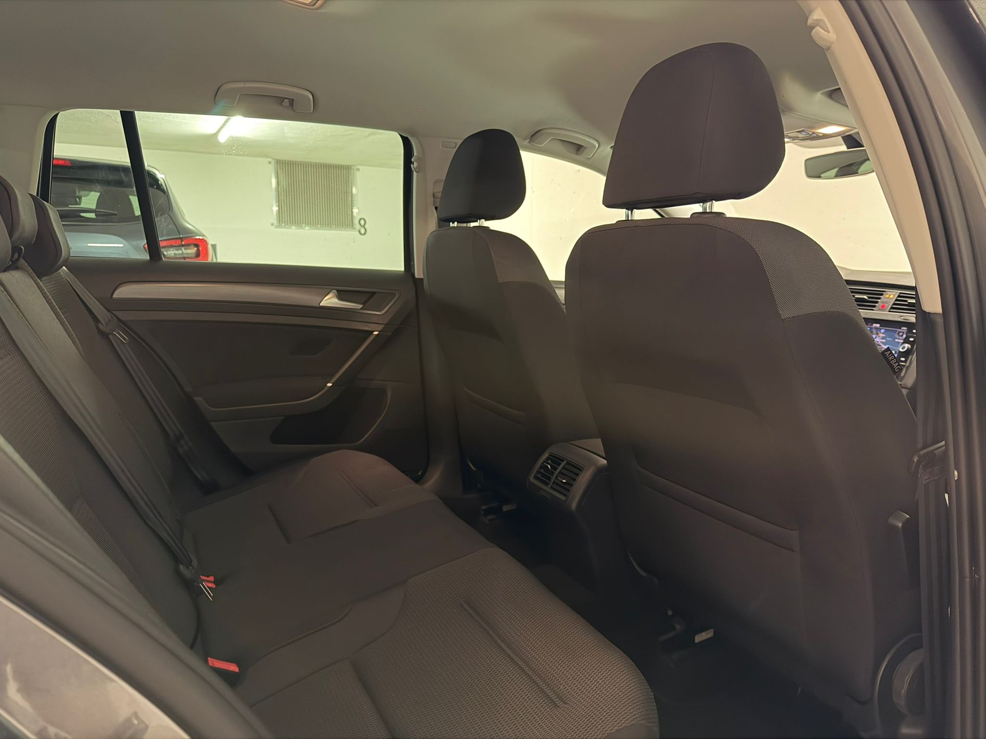 VW Golf Variant 1.6 TDI Comfortline DSG-image-13