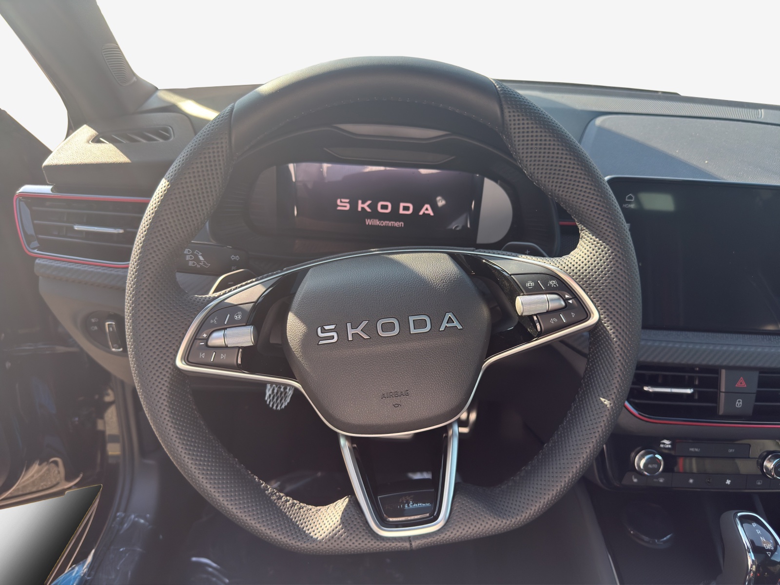 SKODA Kamiq 1.5 TSI Monte Carlo DSG-image-9