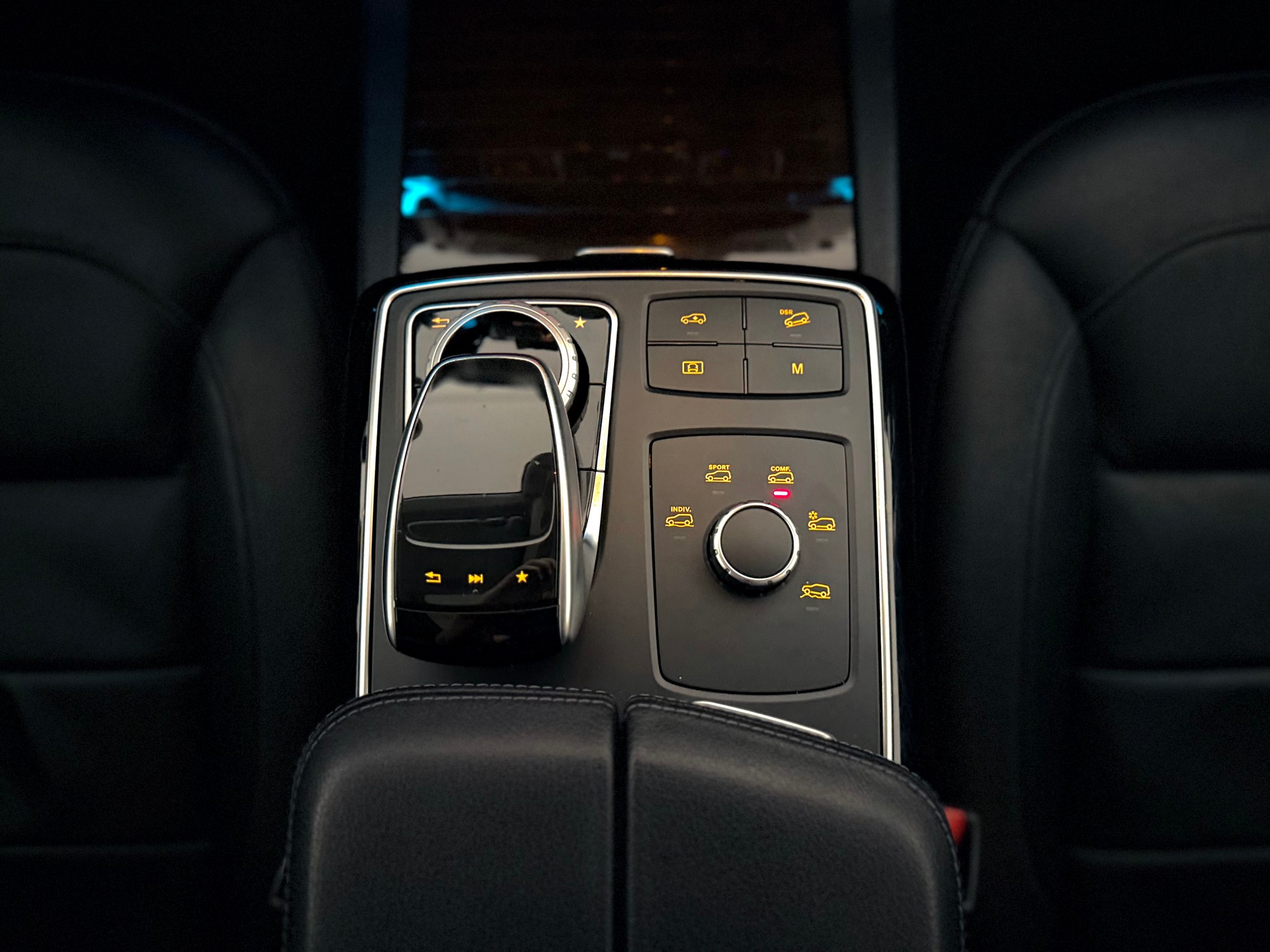 MERCEDES-BENZ GLS 350 d 4Matic 9G-TRONIC-image-22