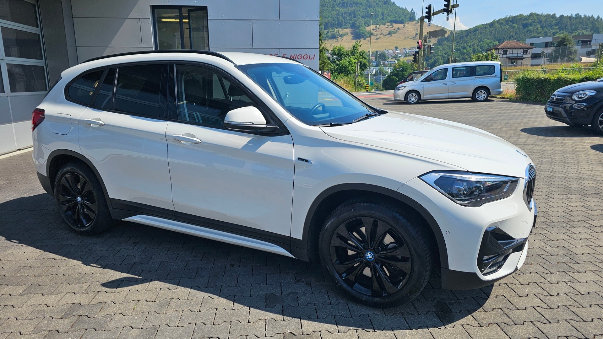 BMW X1 xDrive 25e Sport Line Steptronic-image-2
